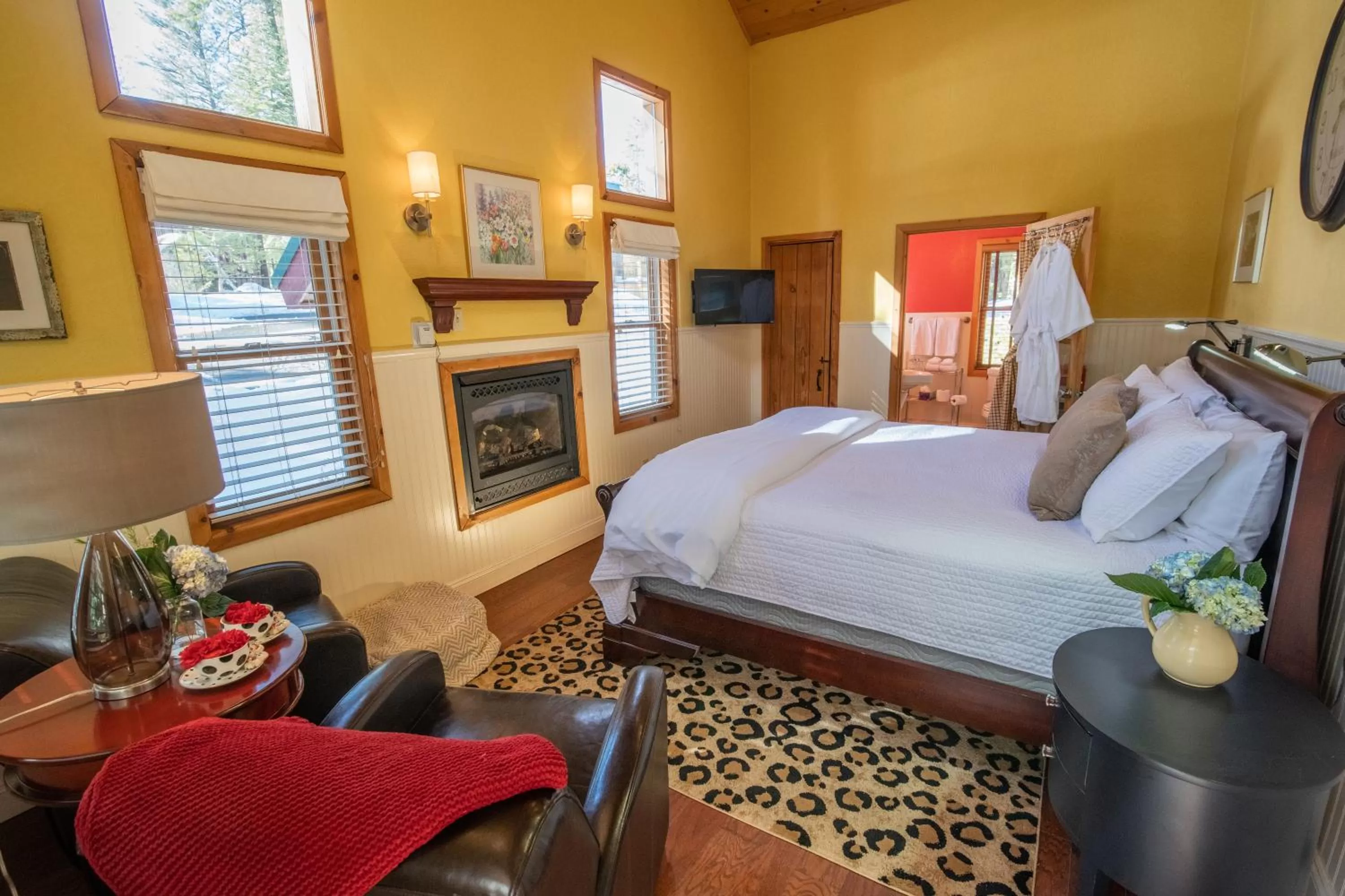 Bed in Elliott House Boutique Inn