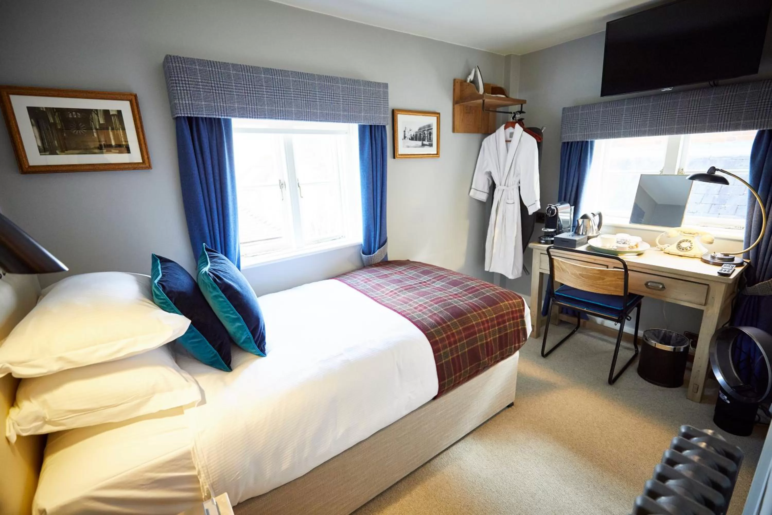 Photo of the whole room, Bed in Wykeham Arms