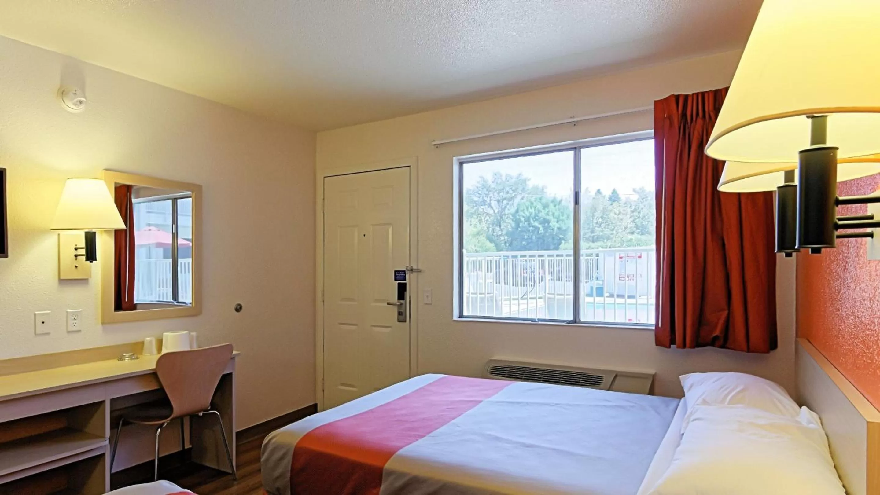 TV and multimedia, Bed in Motel 6-Chico, CA