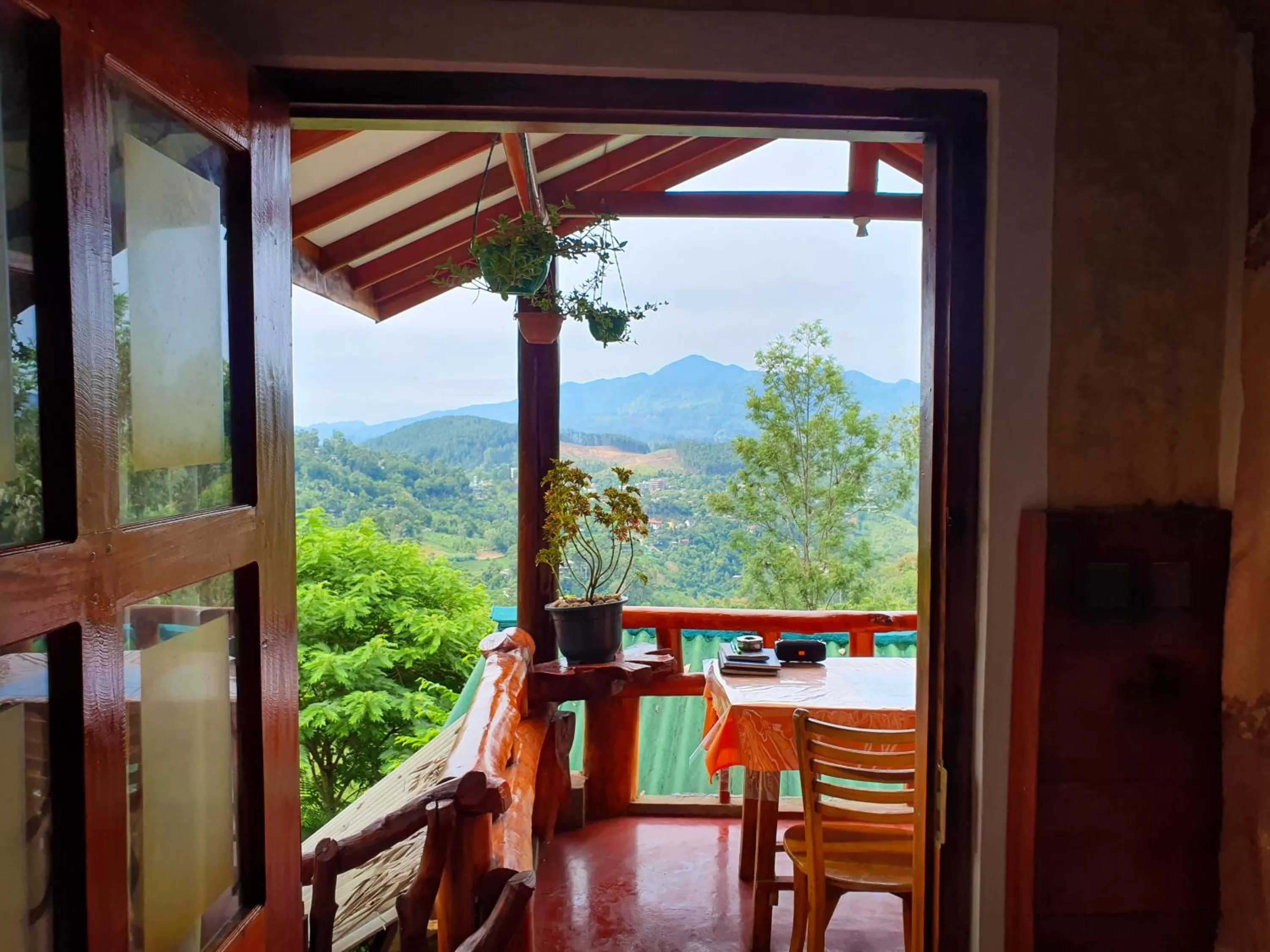 Restaurant/Places to Eat in Guest Inn Avendra