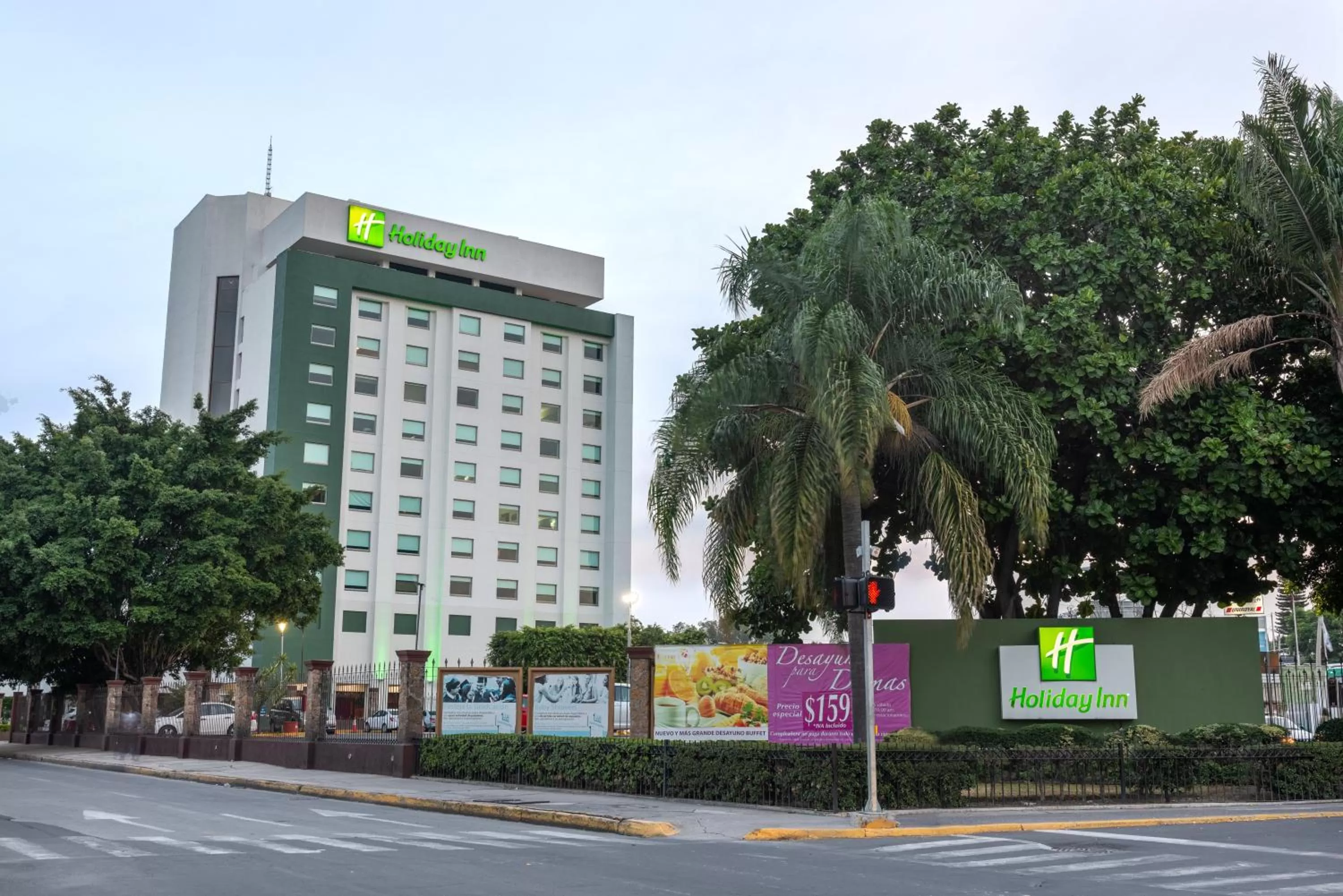 Property building in Holiday Inn Guadalajara Expo Plaza del Sol by IHG