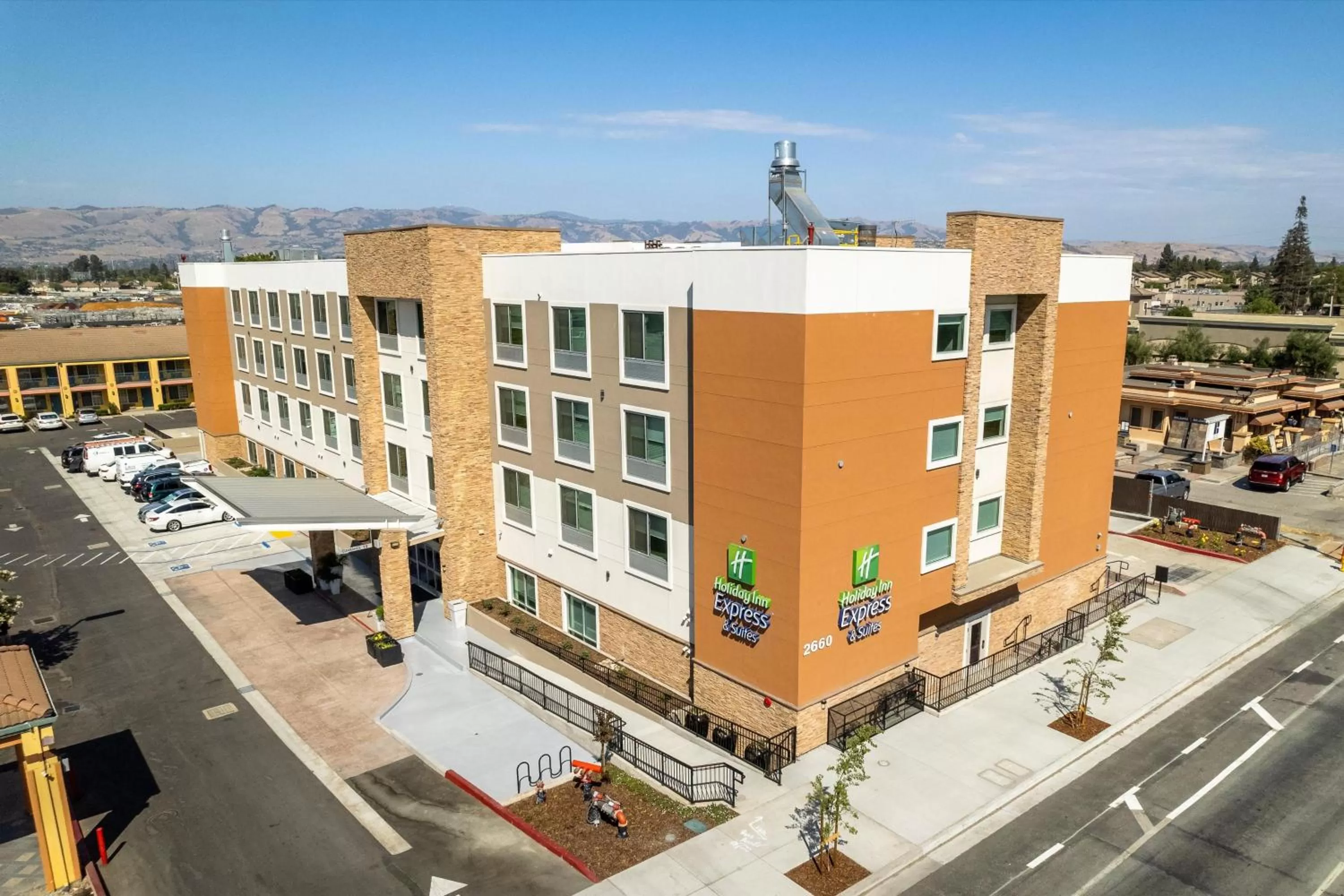 Property building in Holiday Inn Express & Suites - San Jose Silicon Valley by IHG