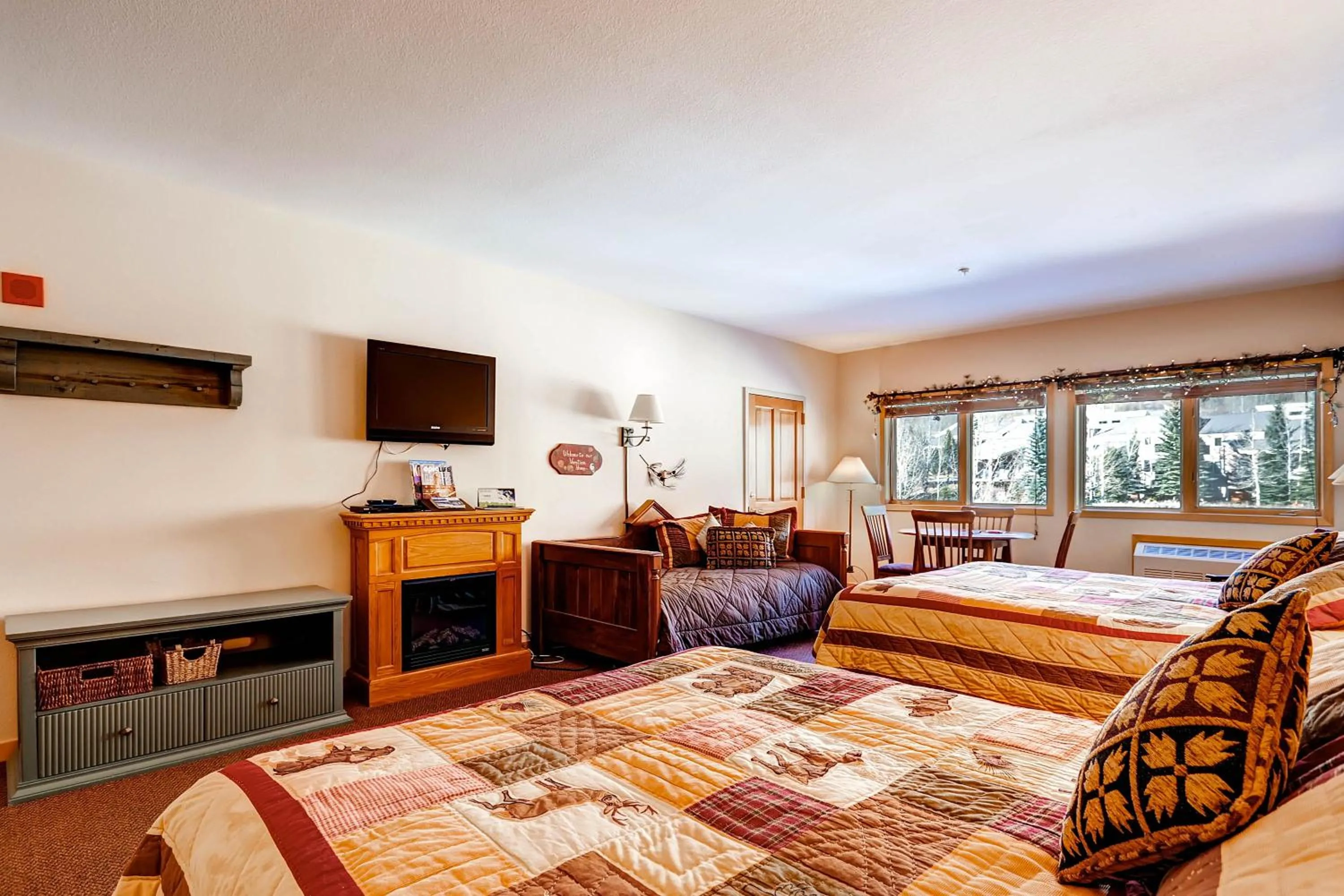 Bedroom, Bed in Gateway Mountain Lodge, A Vail Resorts Property