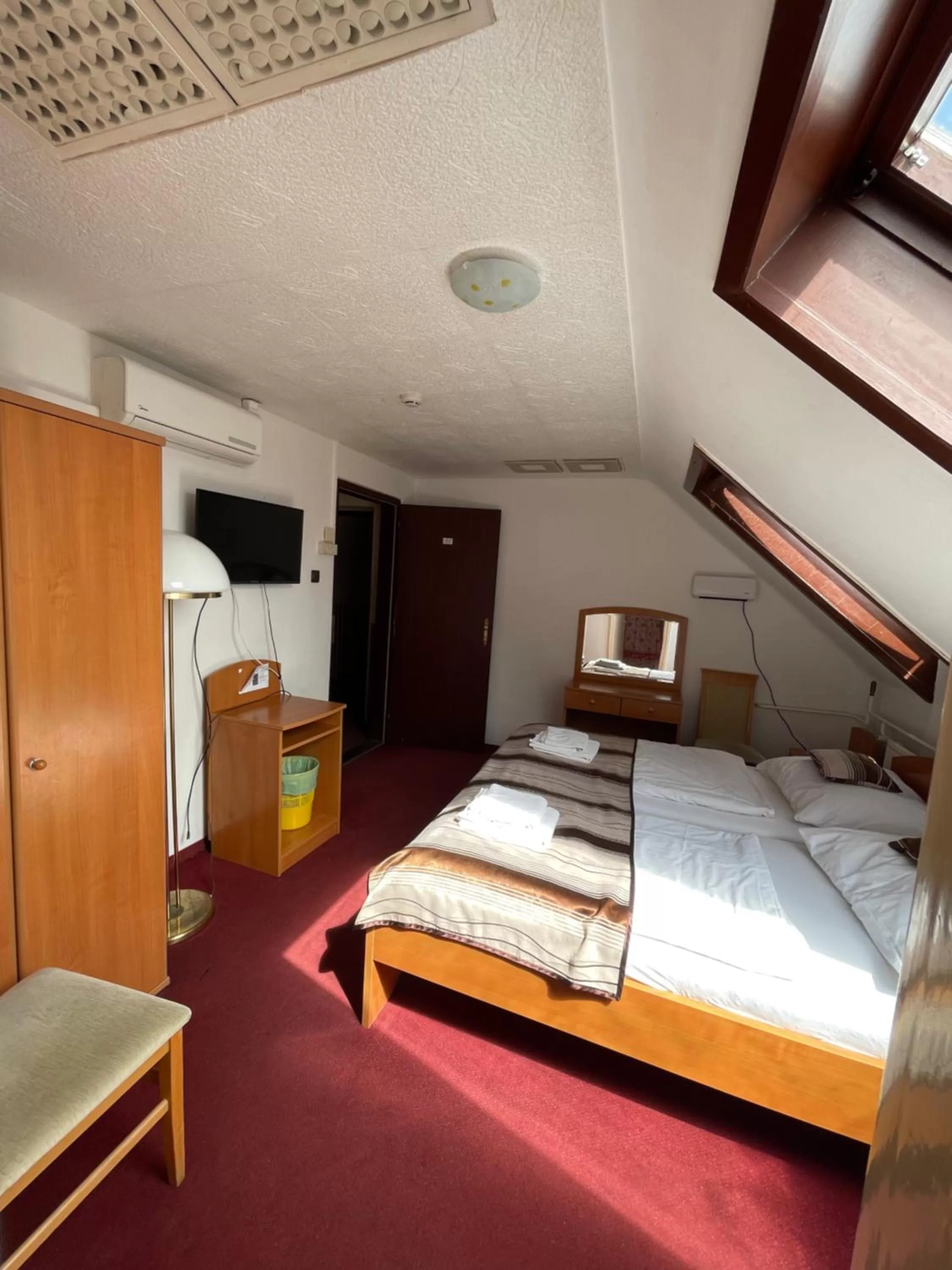 Bed in Hotel Minaret&Étterem