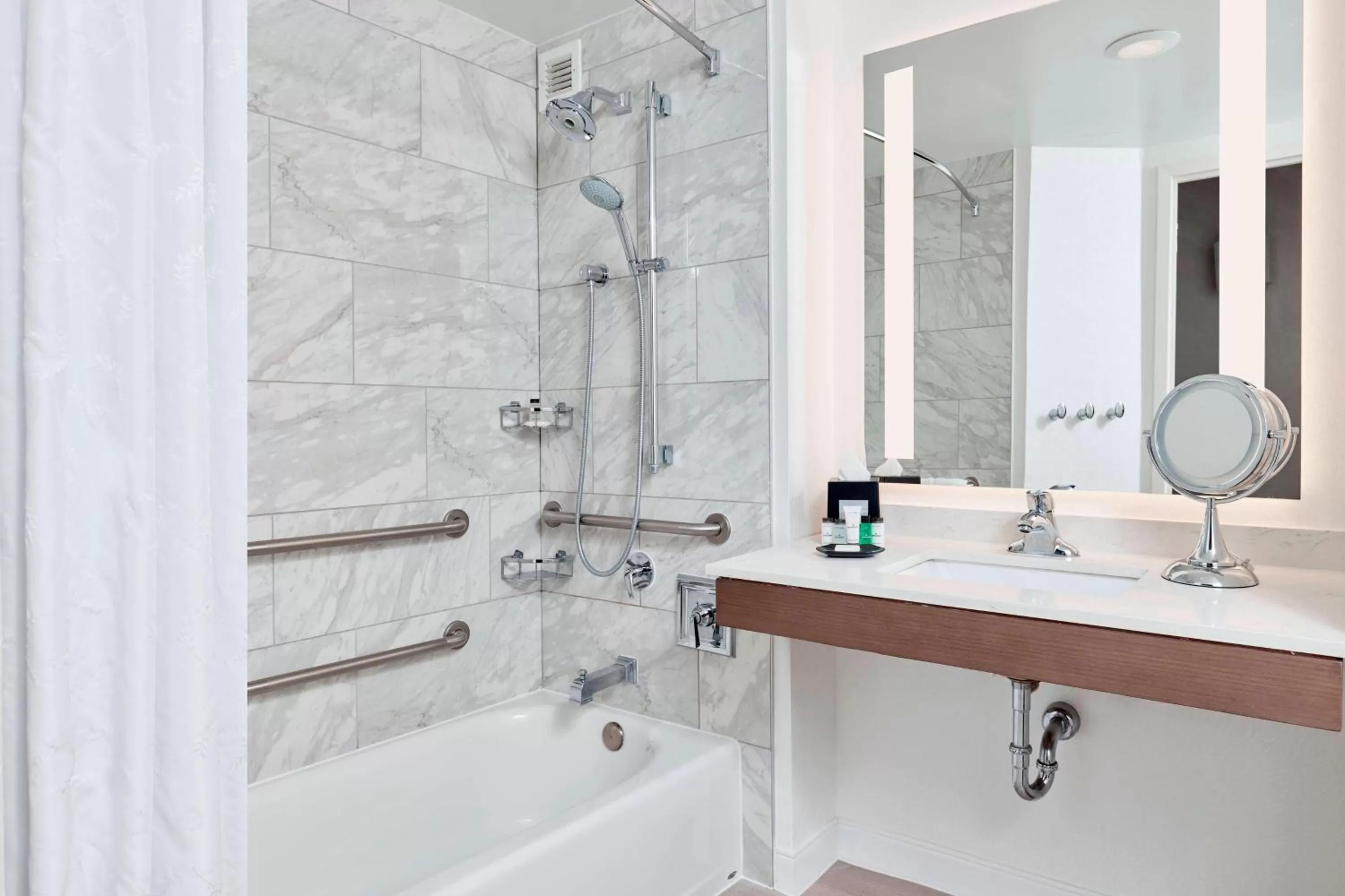 Bathroom in Sheraton Jacksonville Hotel