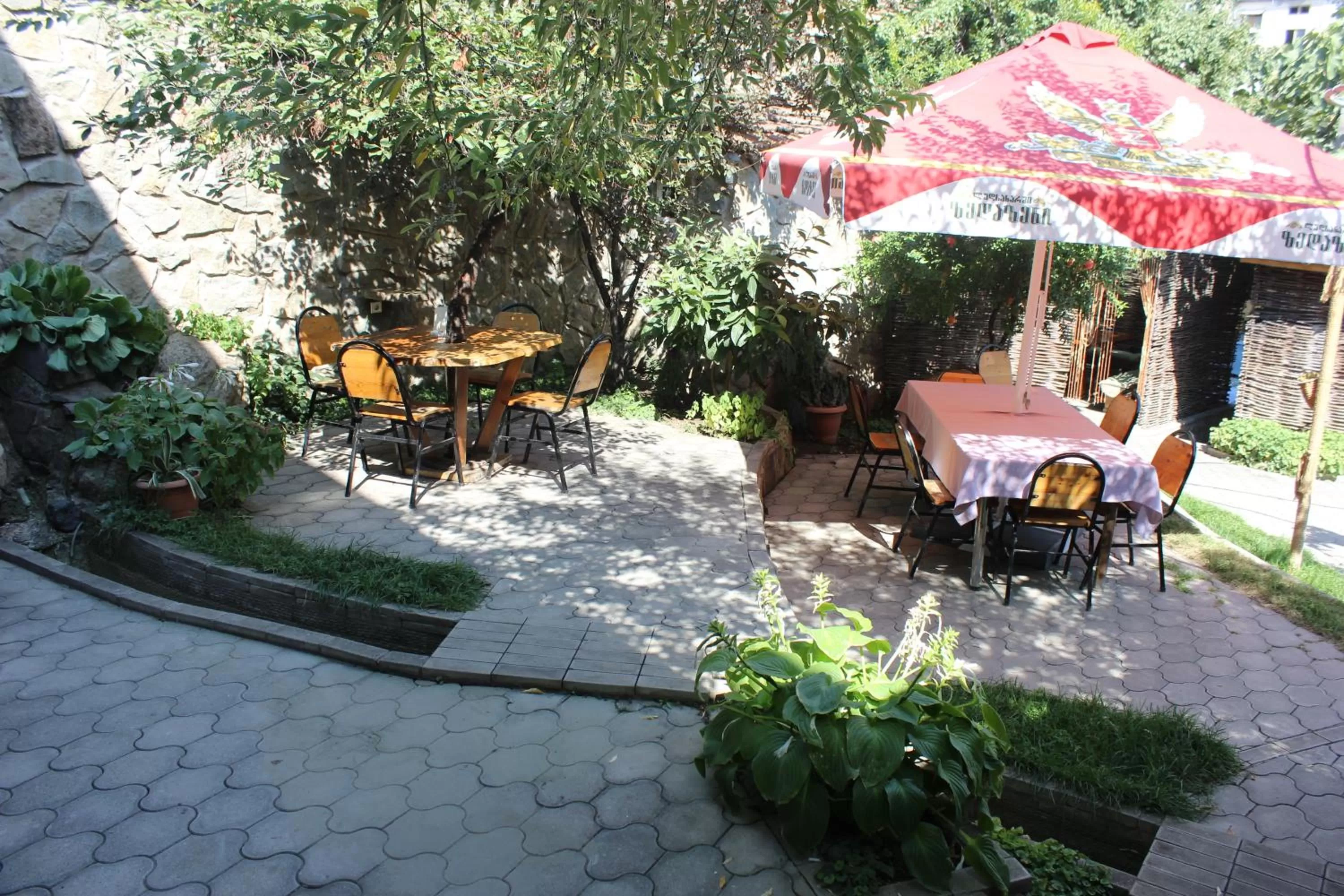 Restaurant/places to eat in Paradise Hotel