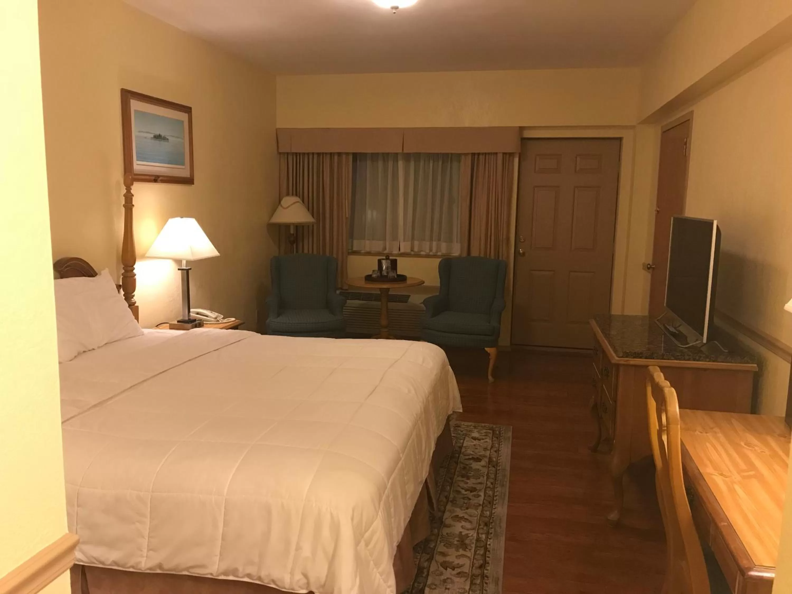 Bed in Riveredge Resort Hotel