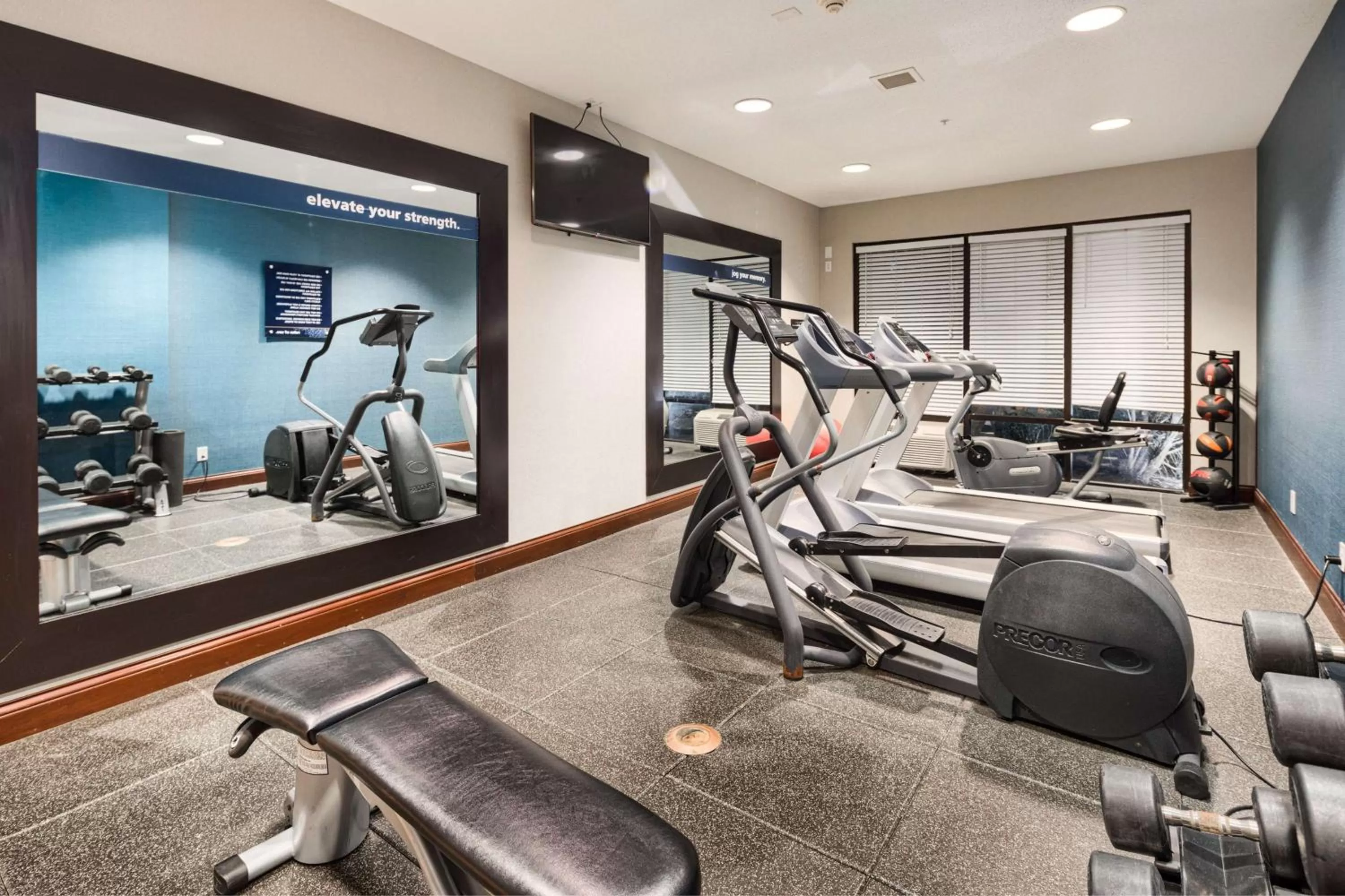 Fitness centre/facilities in Hampton Inn Louisville Northeast