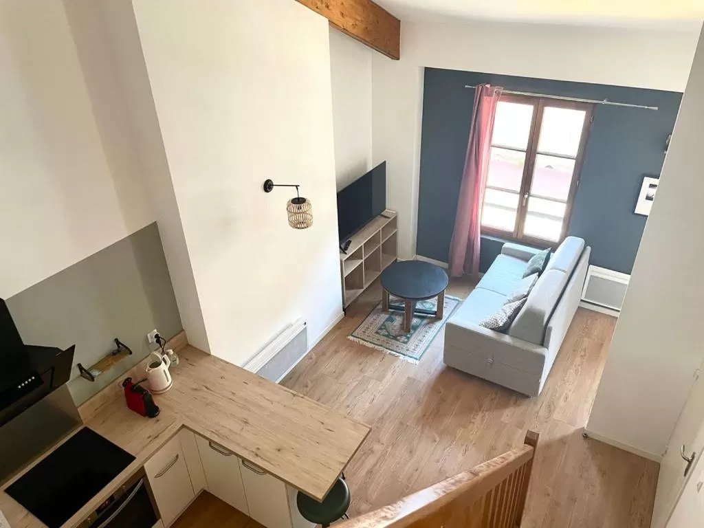 Communal lounge/ TV room, Seating Area in Mon Appart Hôtel Limoges Centre Parking