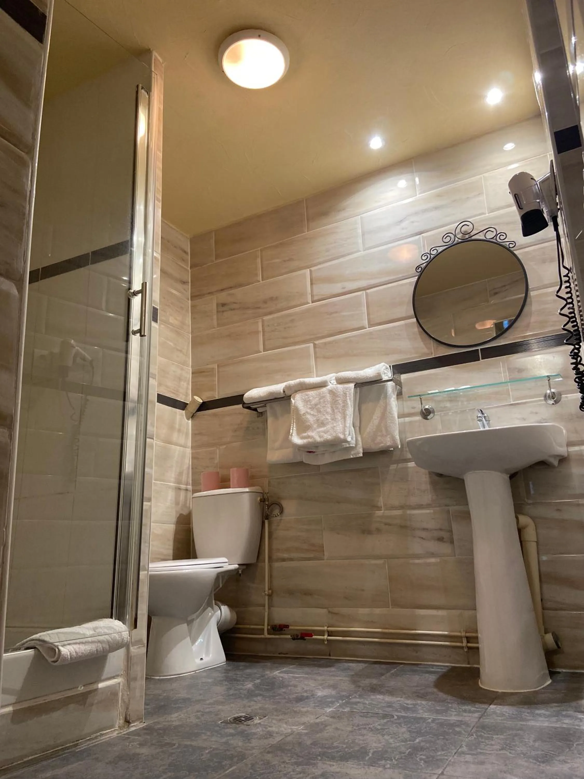 Bathroom in Grand Hôtel de Clermont