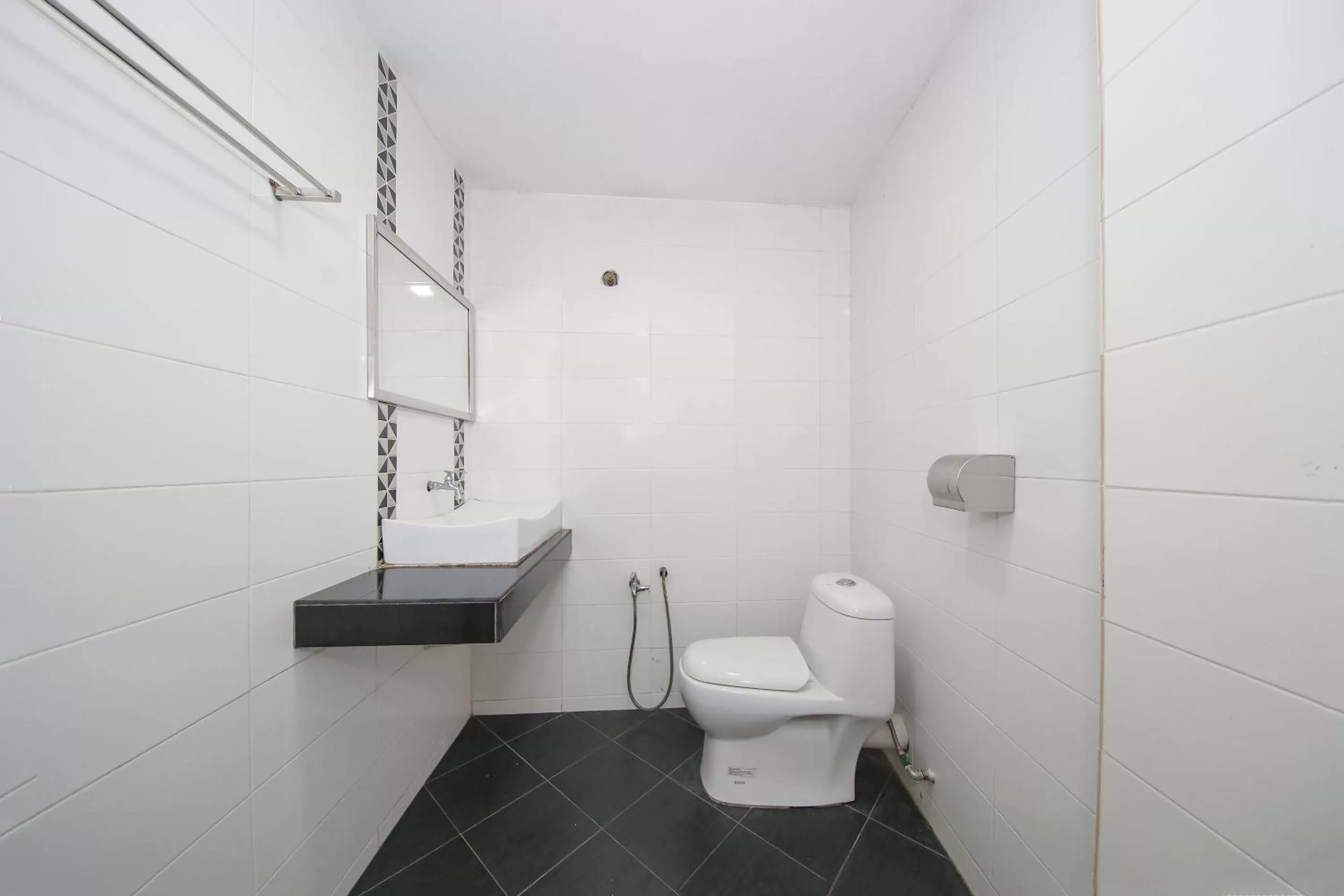 Bathroom in OYO 89650 Inn Hotel