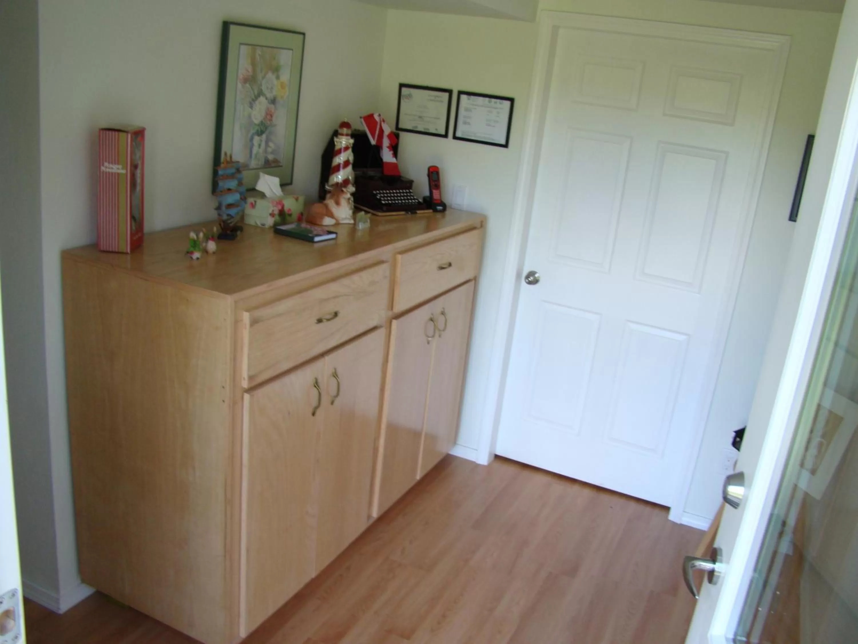 Lobby or reception, Kitchen/Kitchenette in Hummers Haven Bed and Breakfast