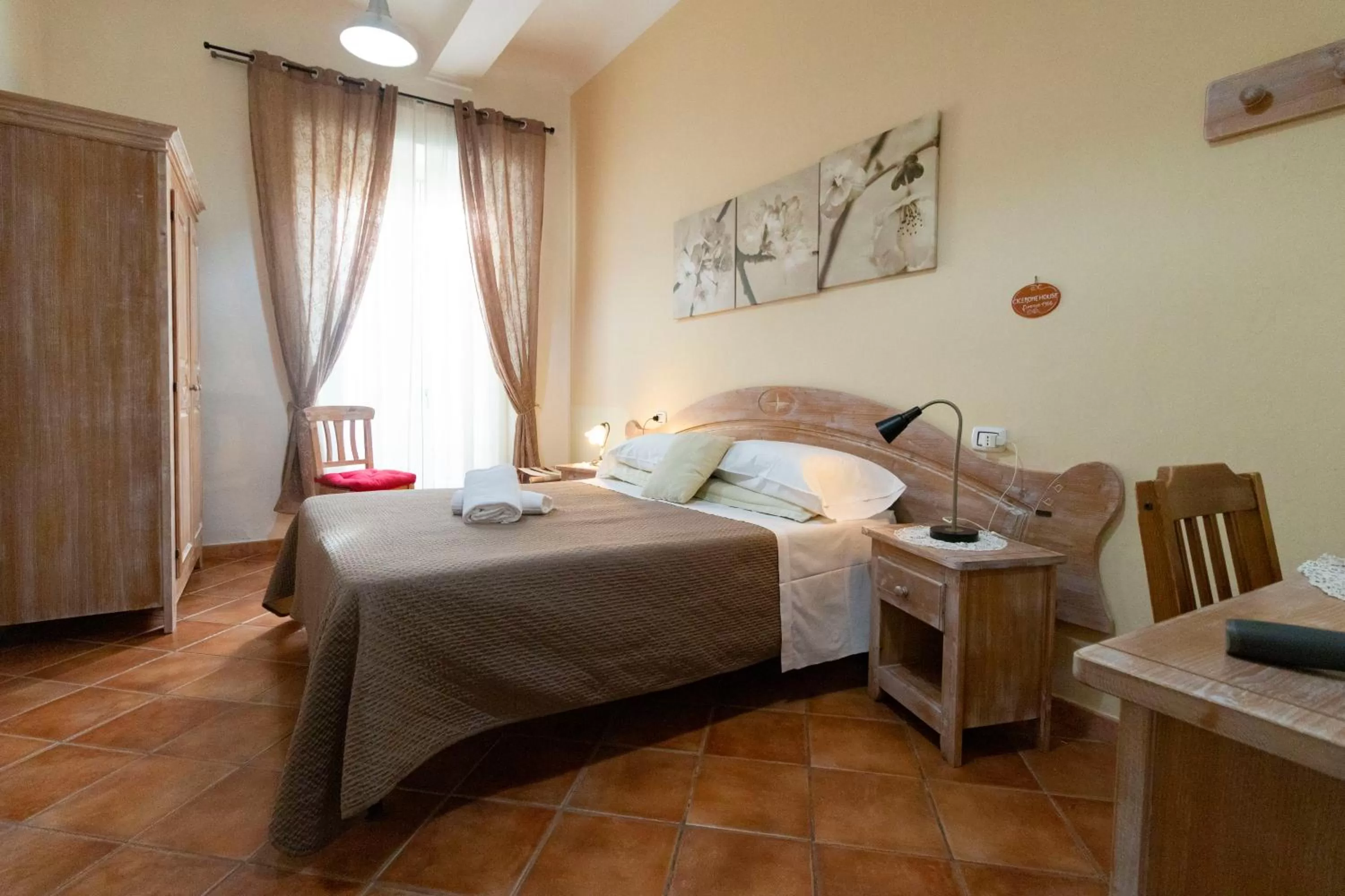 Photo of the whole room, Bed in Cicerone Guest House