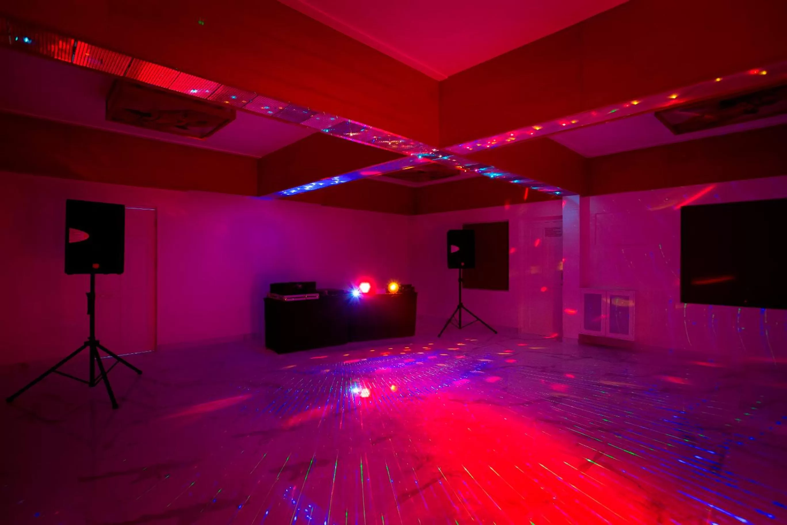 Nightclub / DJ in Avion Holiday Resort