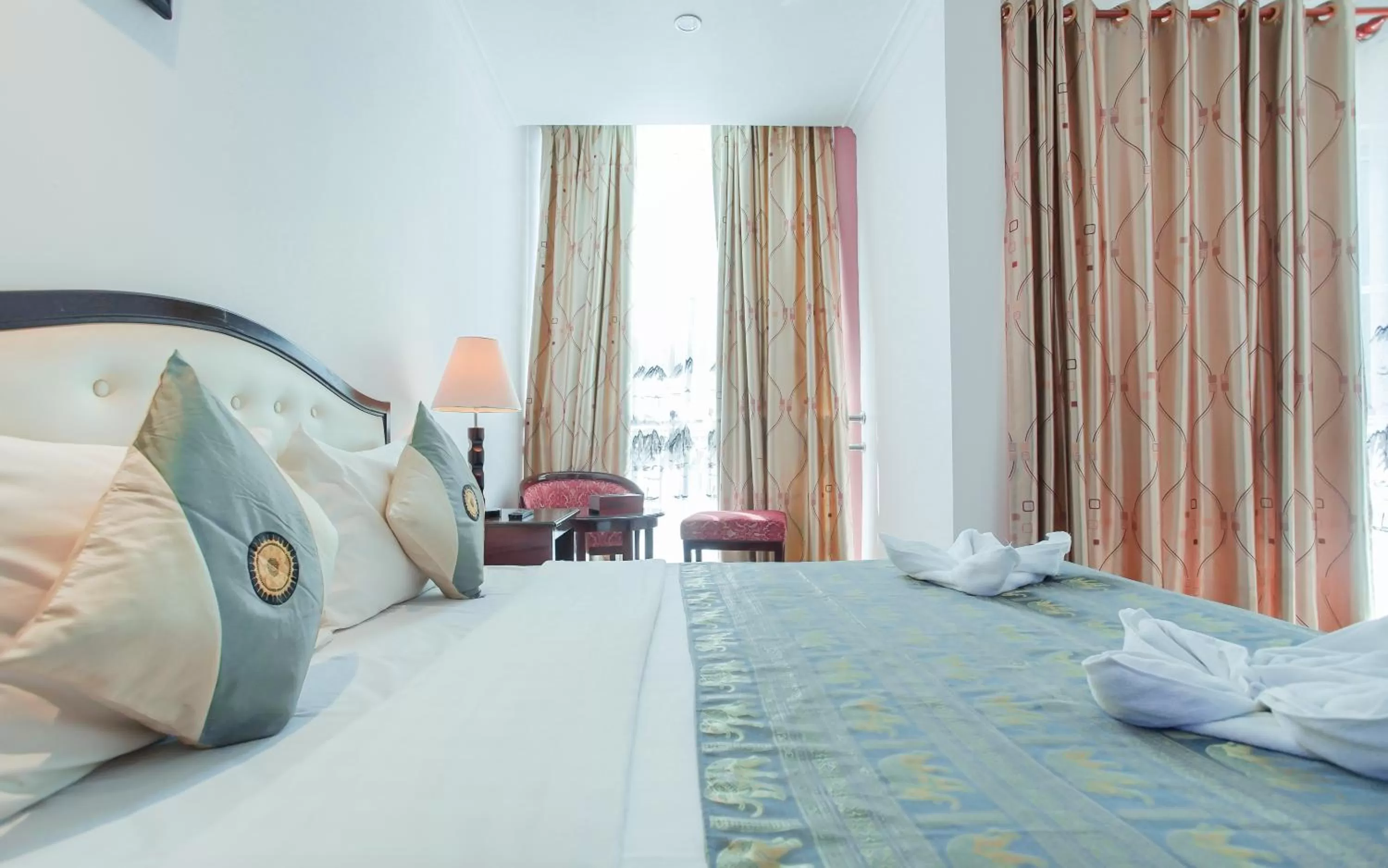 Bed in Silver Mounts Hotel