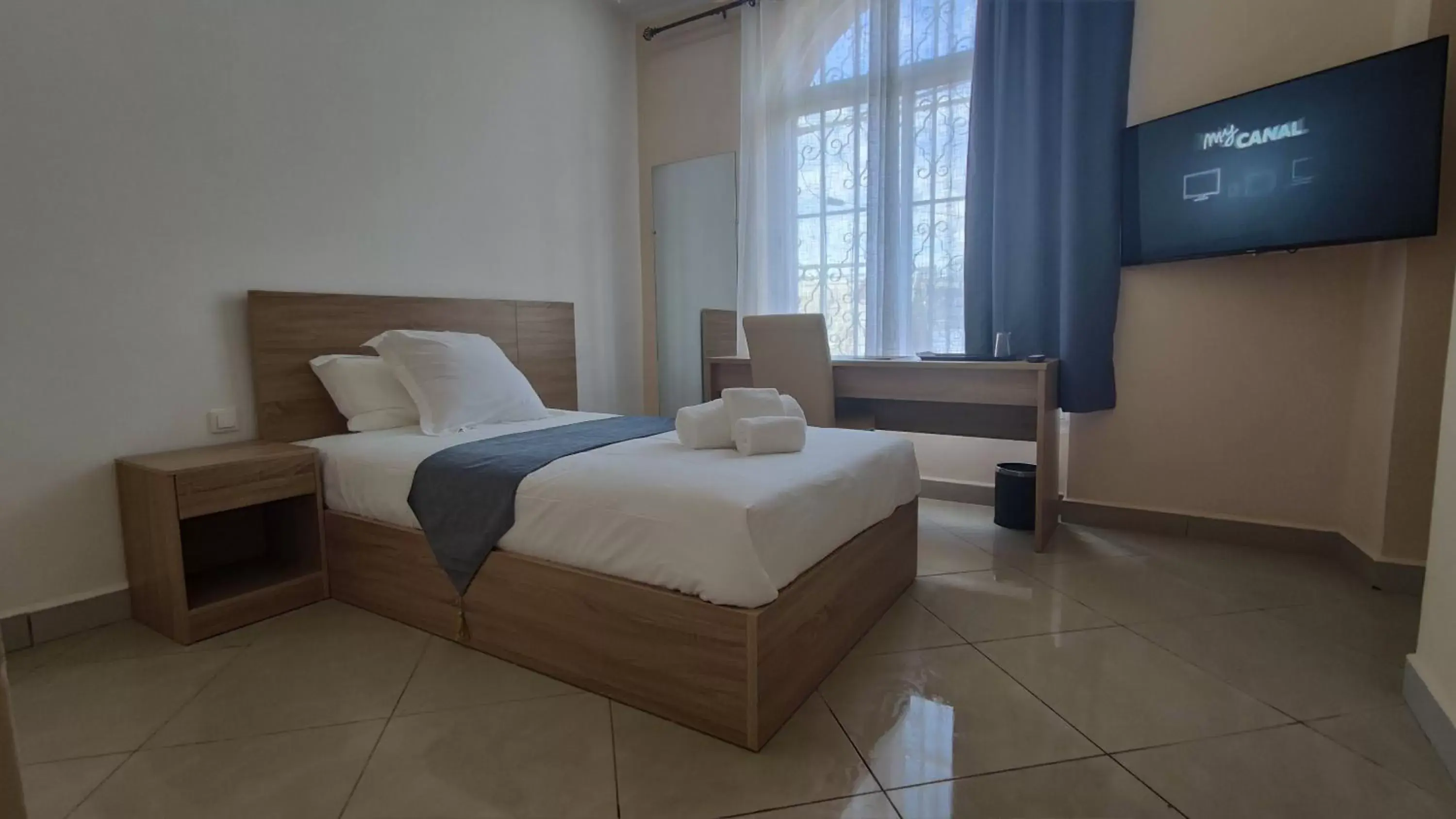 Single Room in Downtown Hotel Single Room in Downtown Hotel