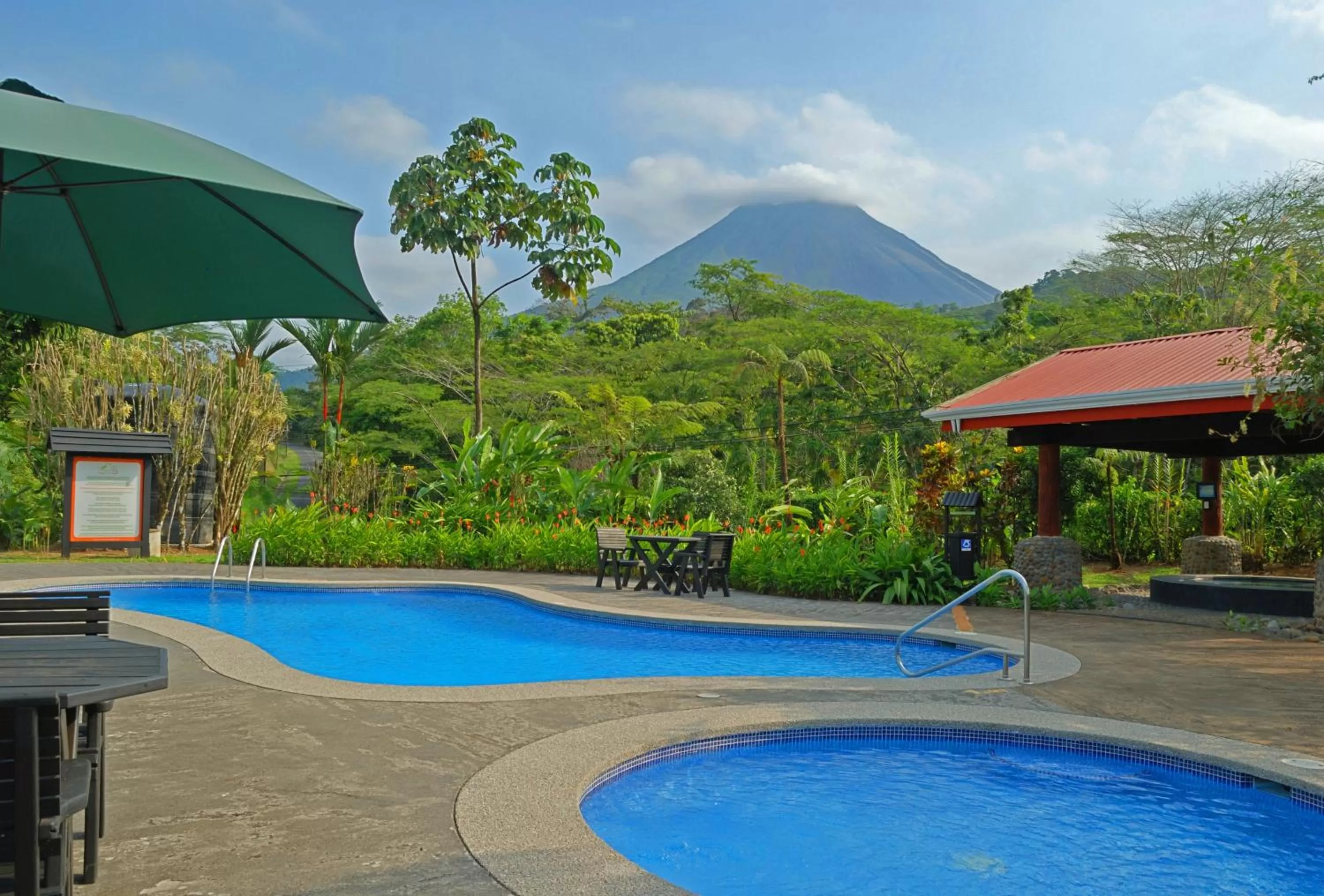 Day in Volcano Lodge, Hotel & Thermal Experience