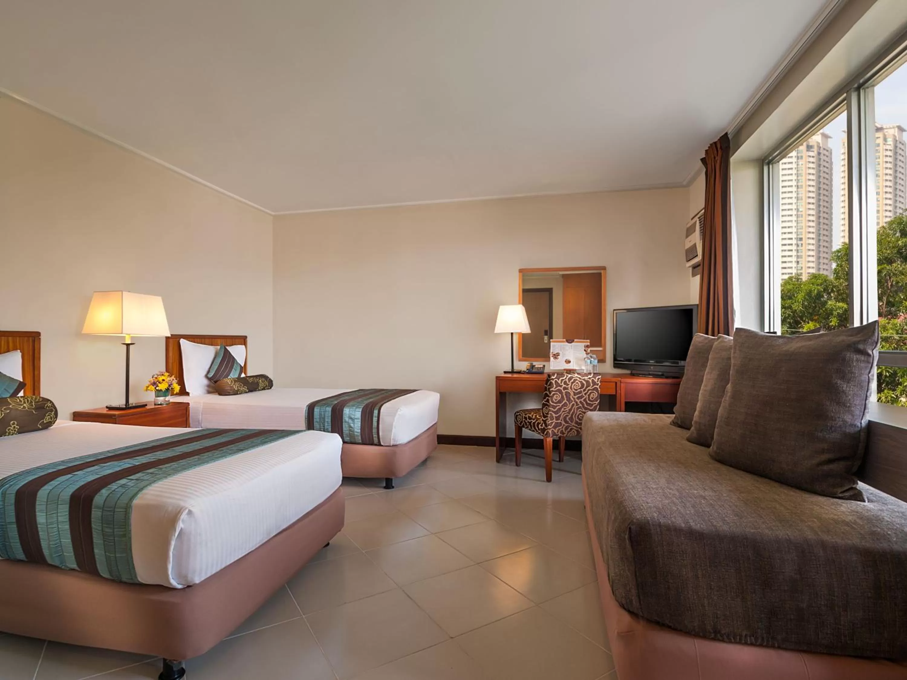 Photo of the whole room, Bed in Hotel Kimberly Manila