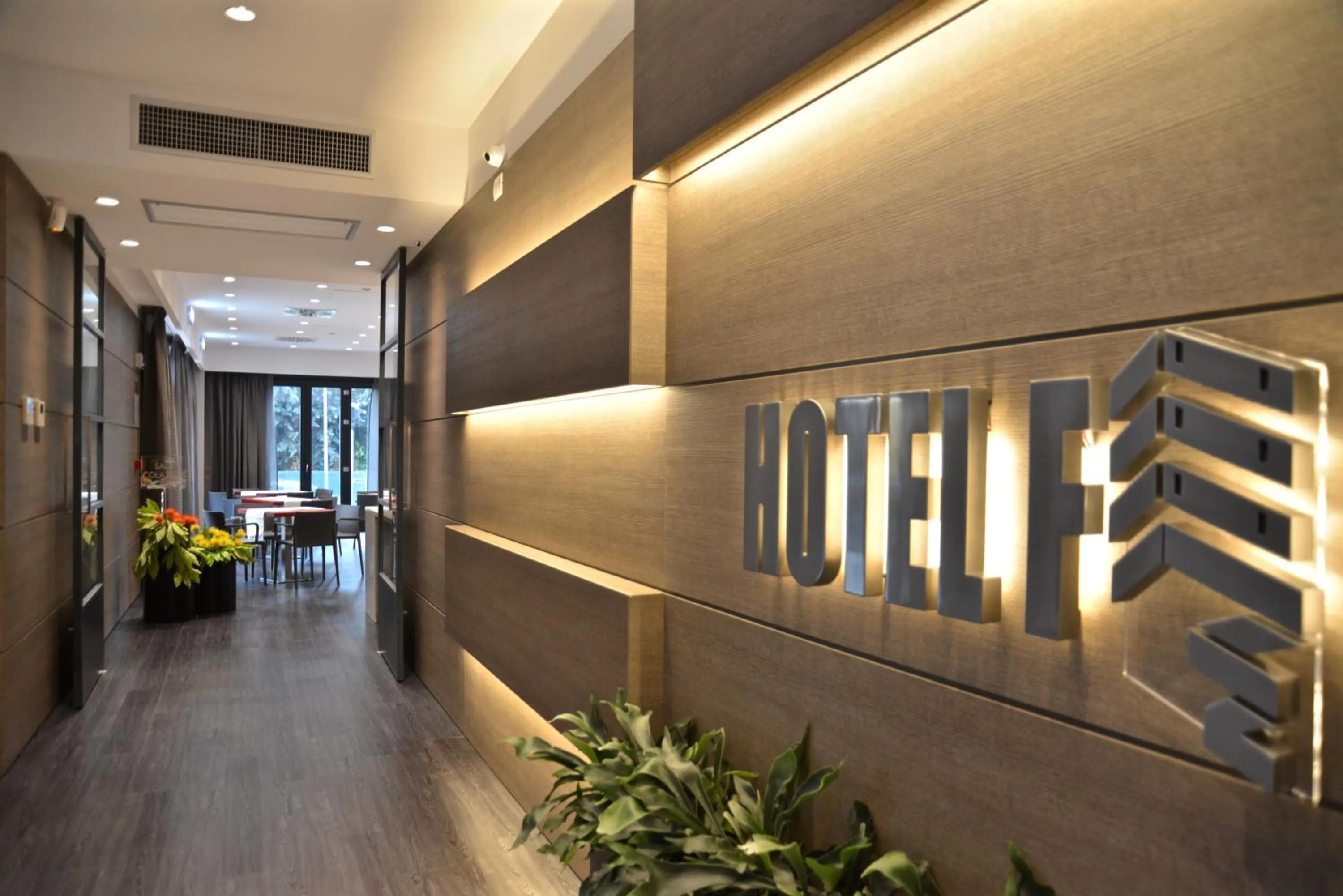 Restaurant/places to eat in Hotel Forum