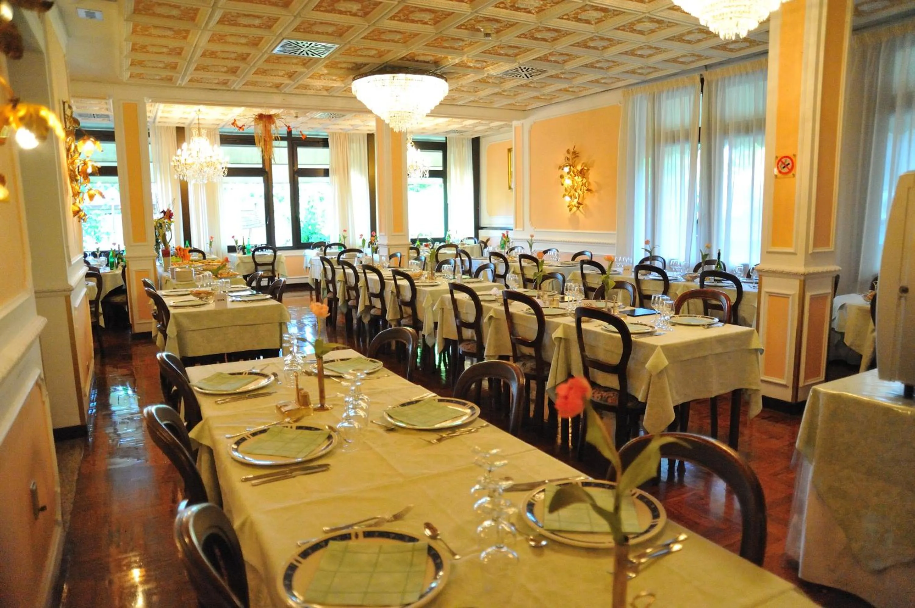 Restaurant/places to eat in Hotel Savona