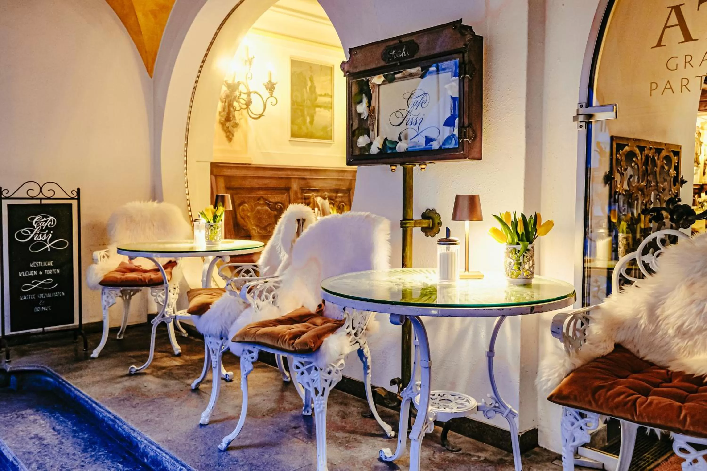 Restaurant/places to eat in Atlas Grand Hotel