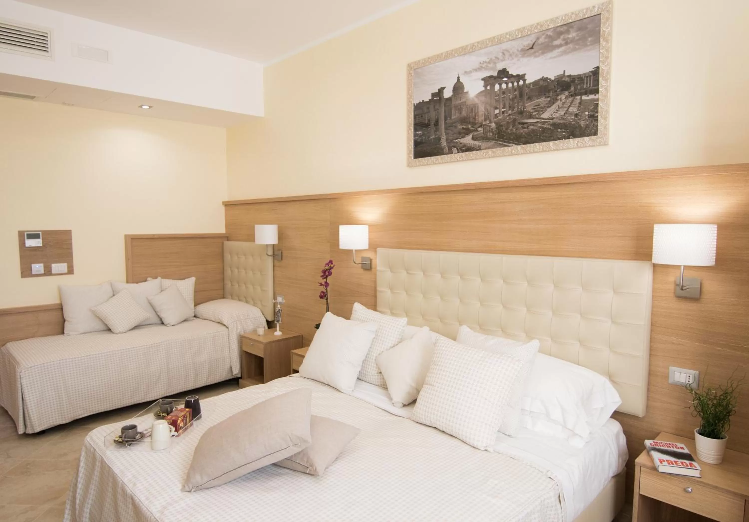 Bedroom, Bed in Esposizione Palace Hotel