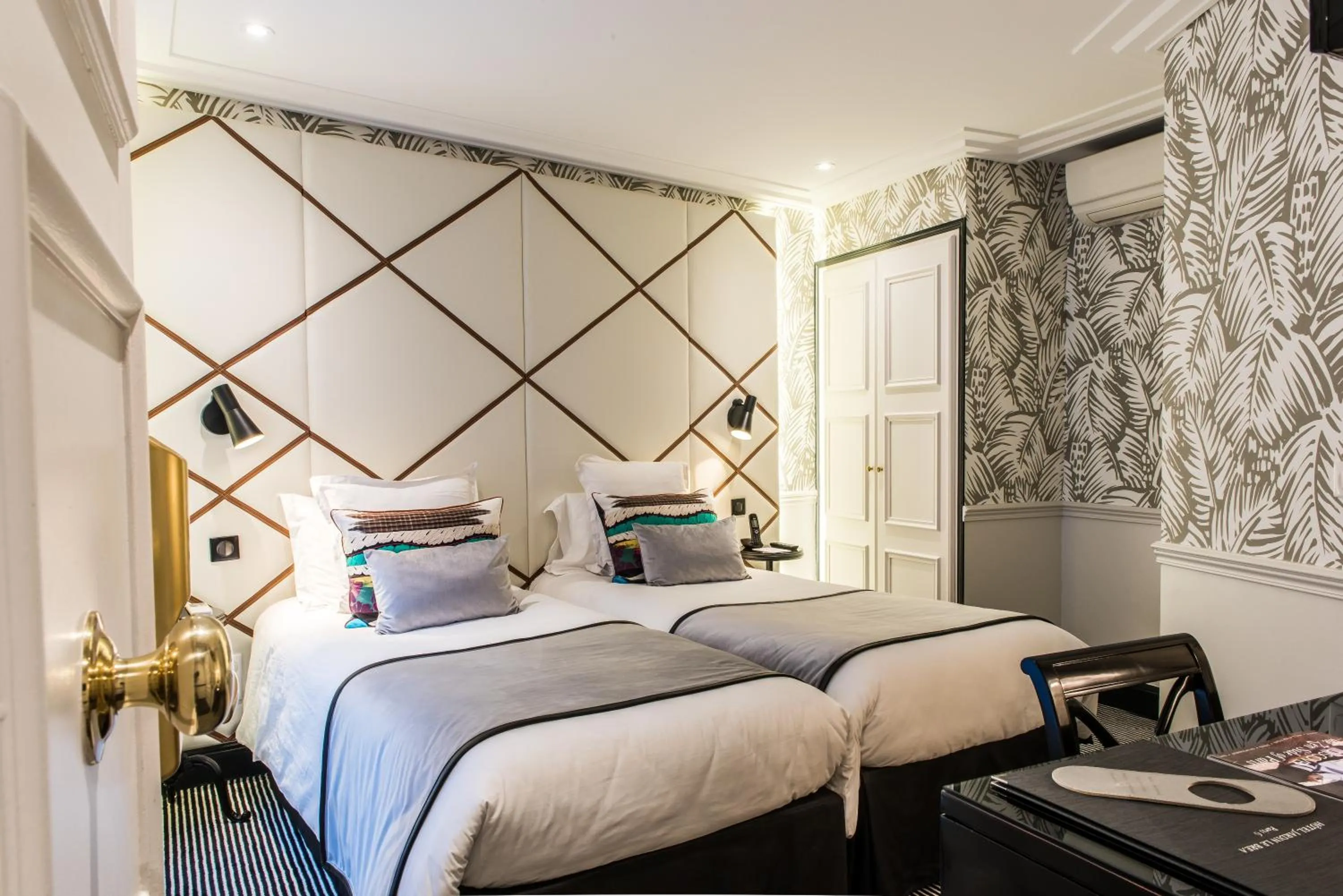 Photo of the whole room, Bed in Hôtel Jardin Le Bréa