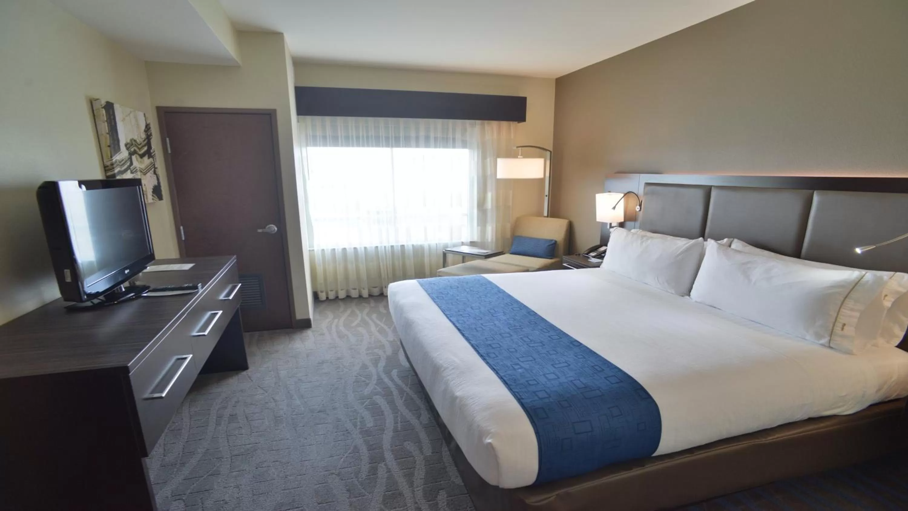 Photo of the whole room, Bed in Holiday Inn Hotel & Suites Northwest San Antonio by IHG