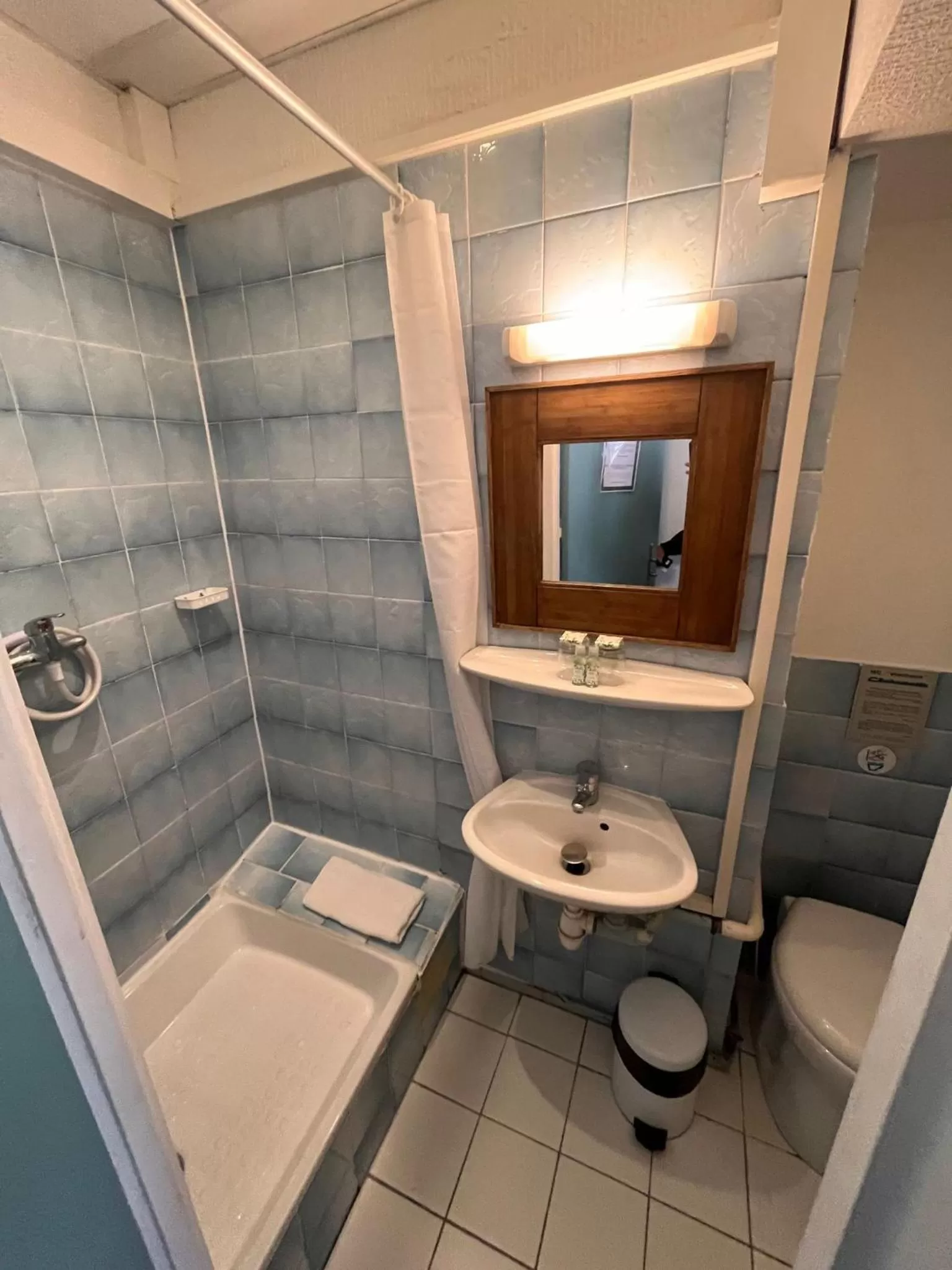 Shower in Azurene Royal Hotel