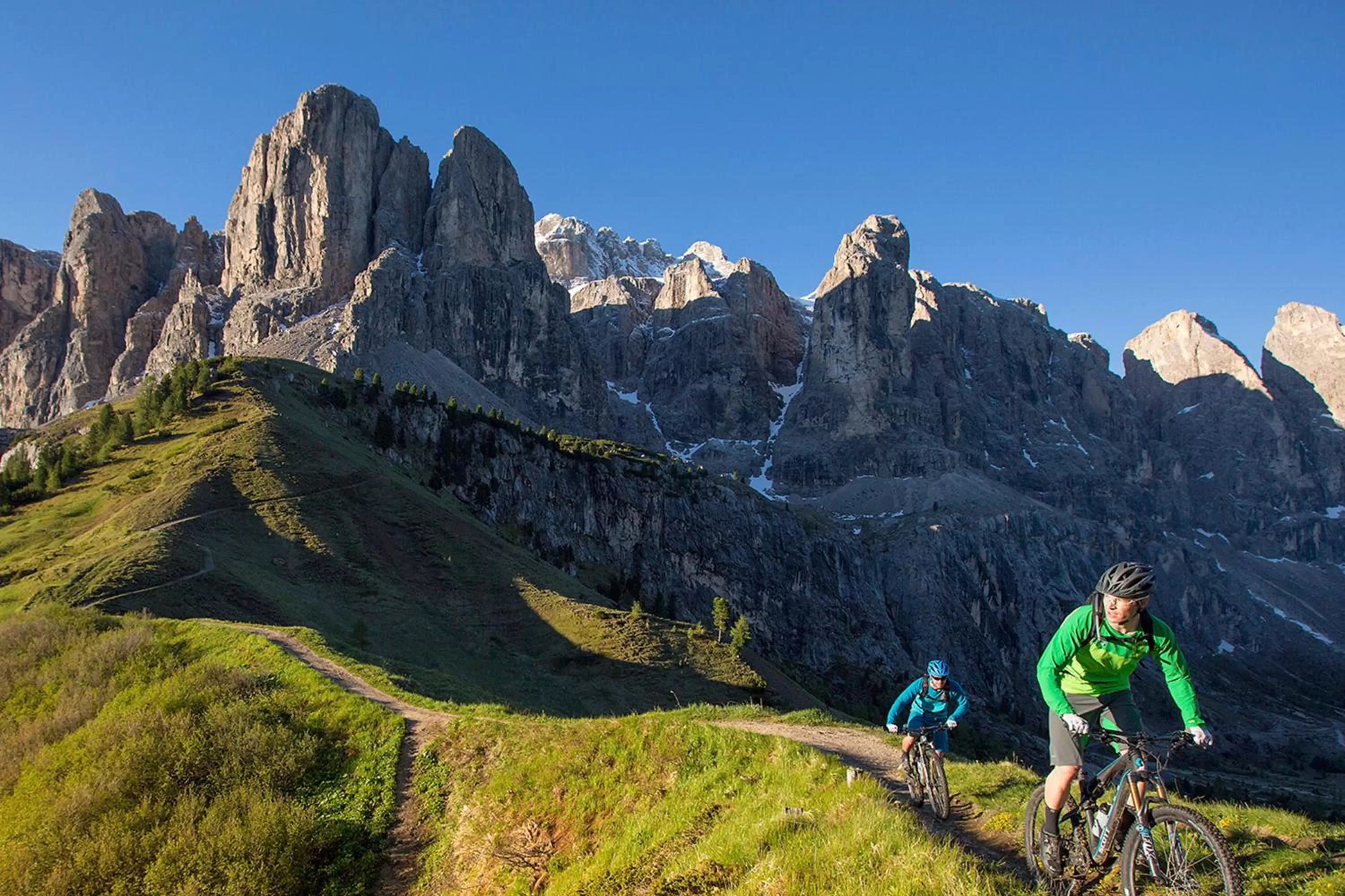 Hiking in Villa Rier