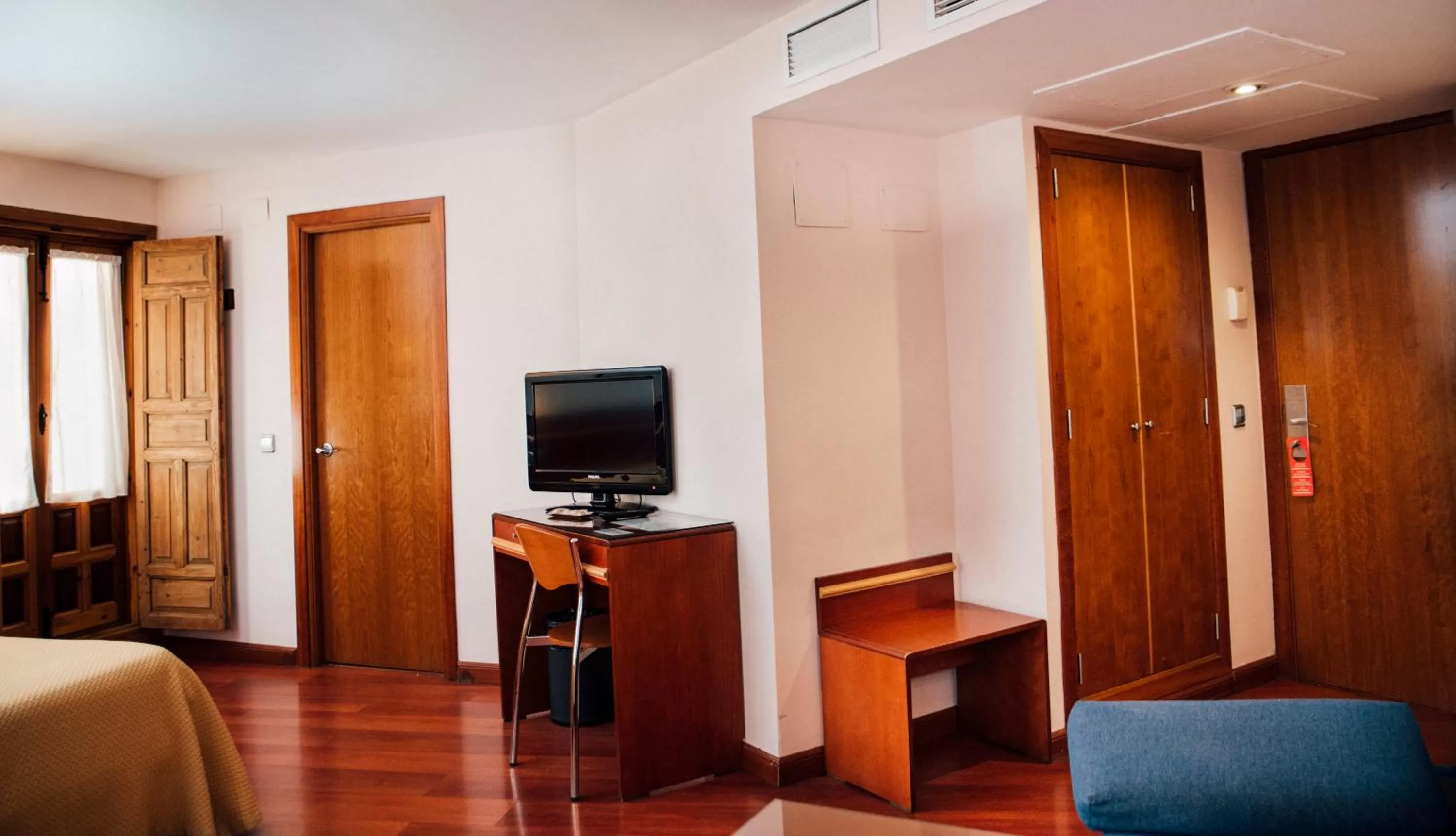 Photo of the whole room, Bed in Hotel Santa Isabel