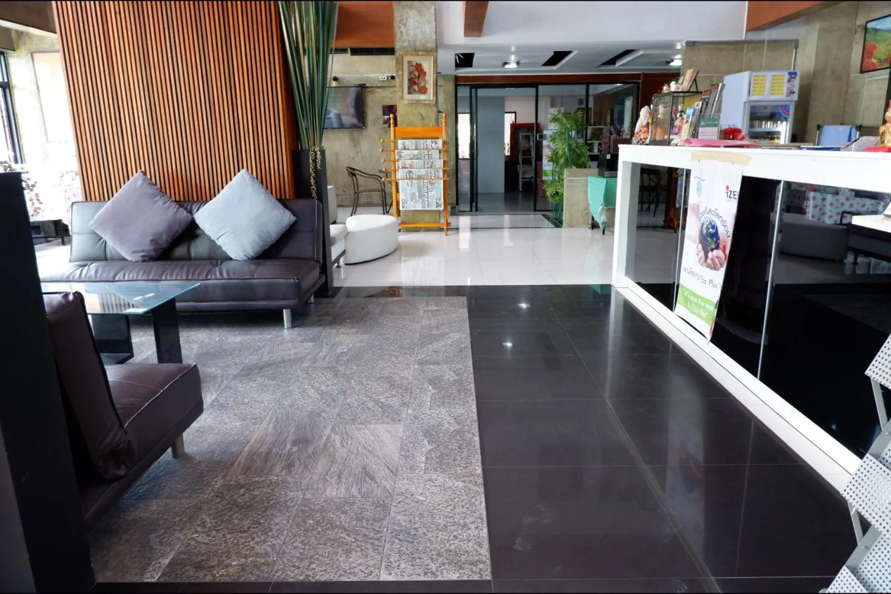 Lobby or reception in Izen Budget Hotel & Residence