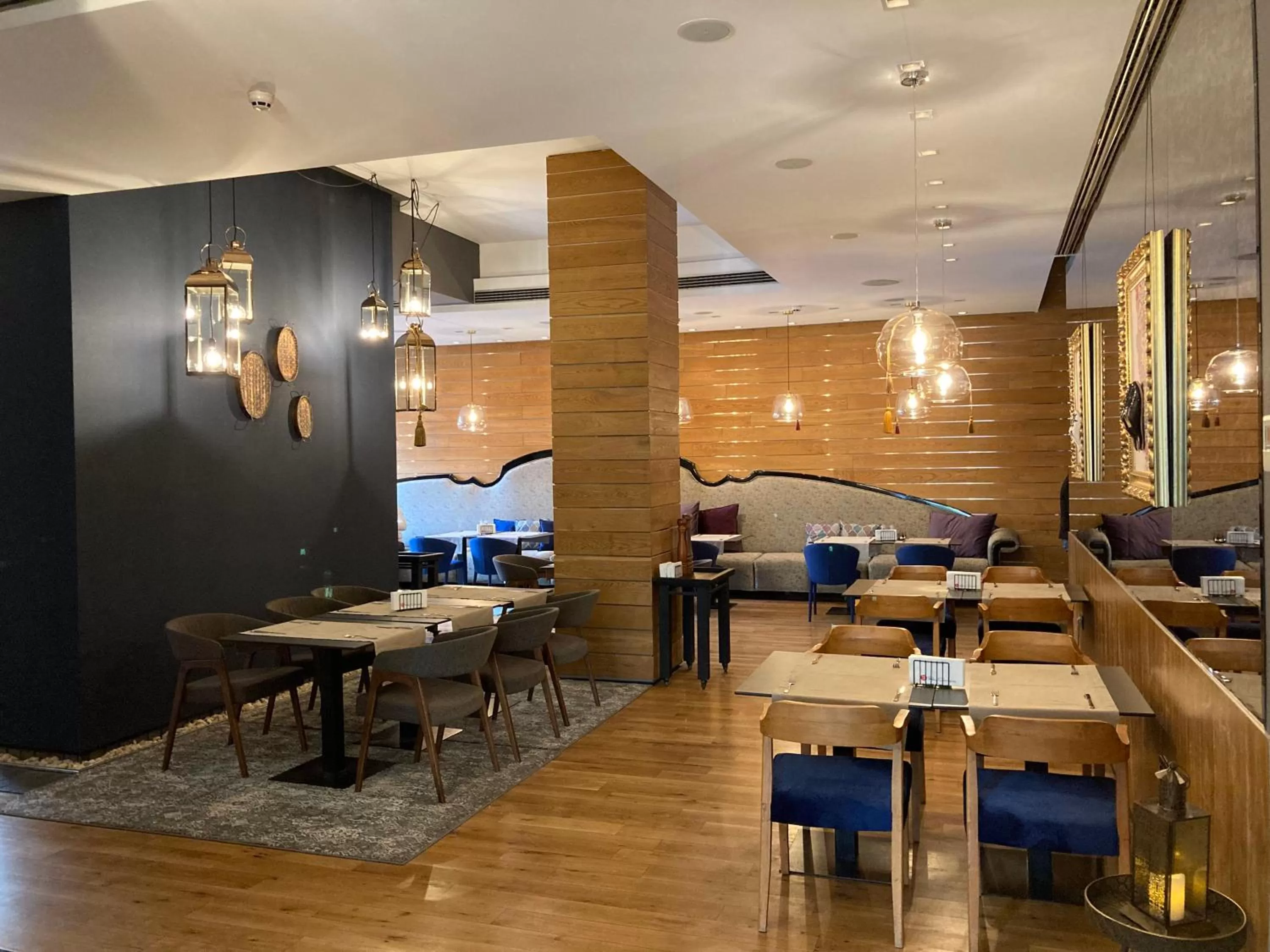 Restaurant/places to eat in Graffit Gallery Design Hotel