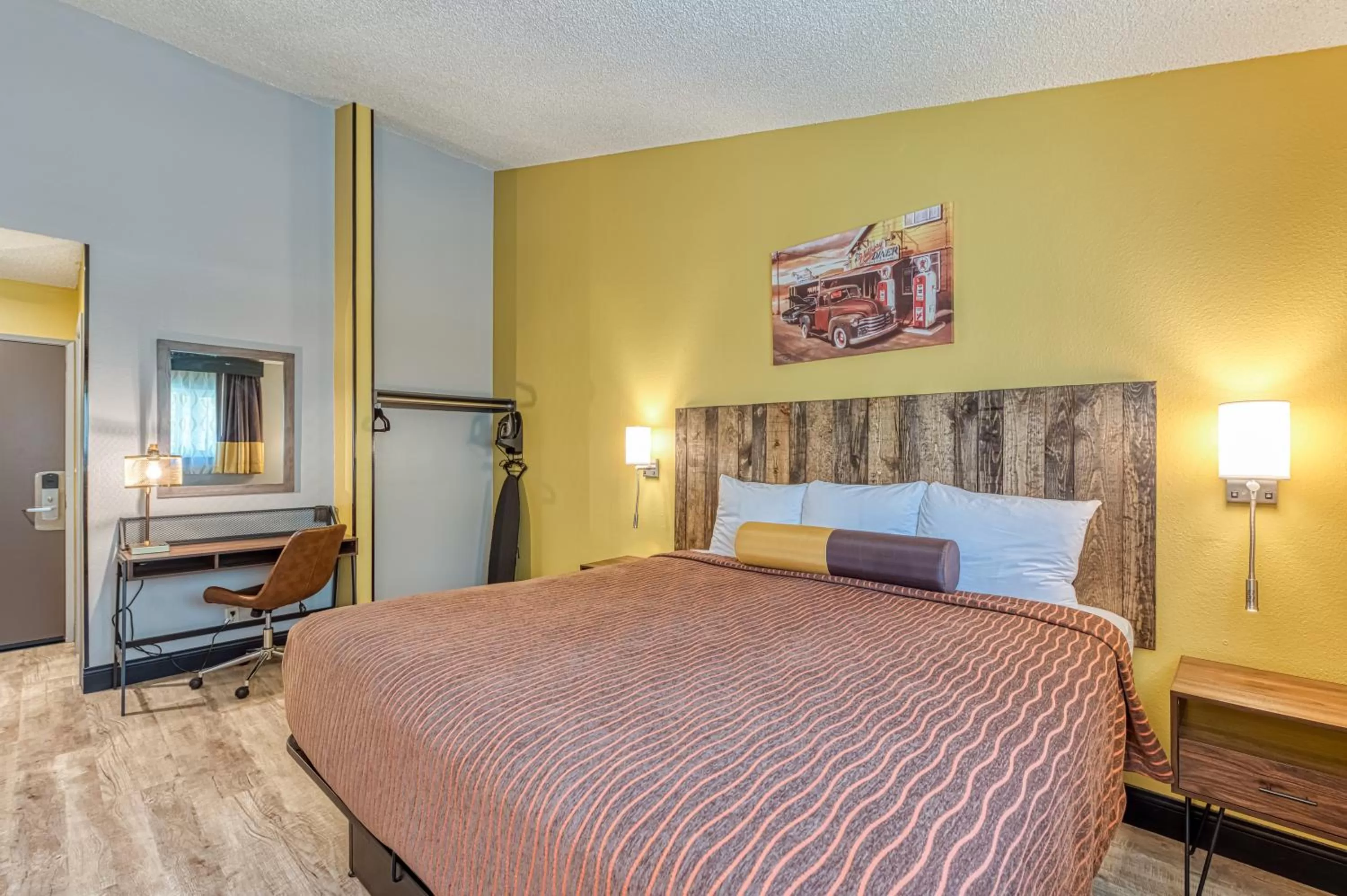 Photo of the whole room, Bed in La Mirage Inn - Hollywood