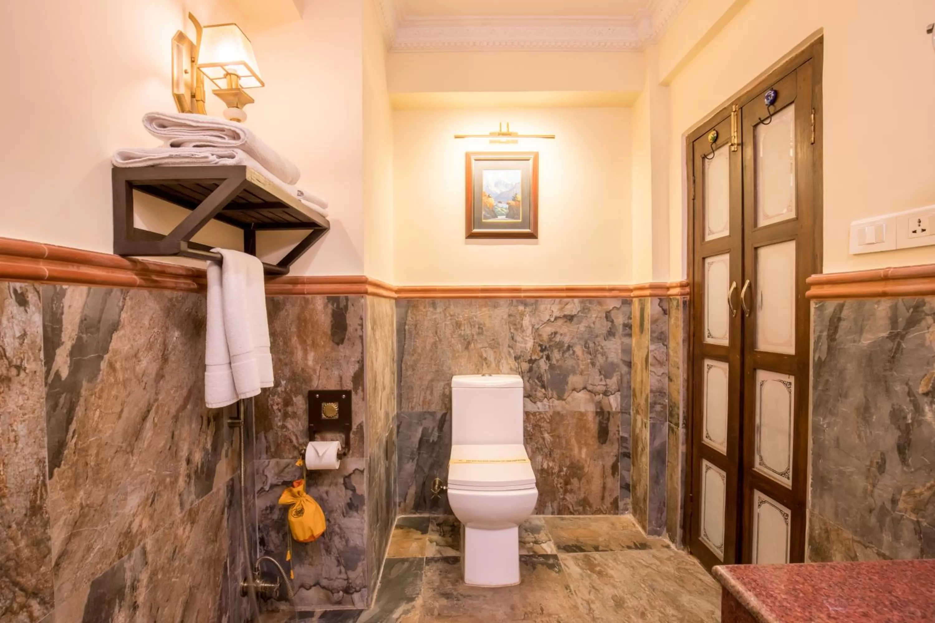 Toilet in Baber Mahal Vilas - The Heritage Hotel