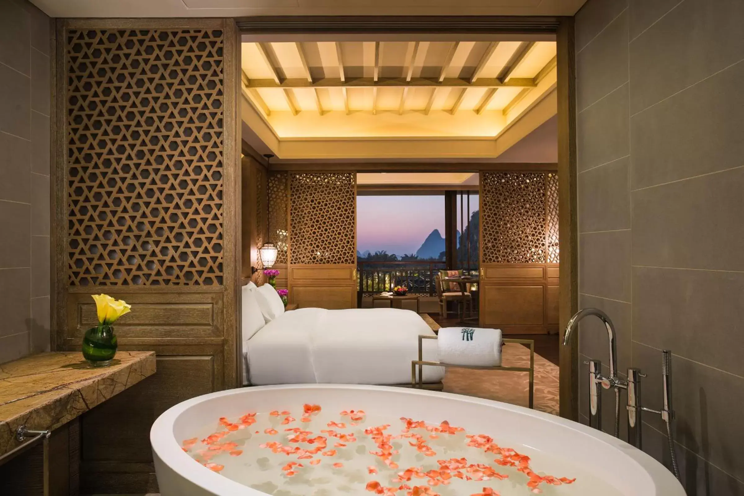 Pagoda Lake King Suite in Banyan Tree Yangshuo Pagoda Lake King Suite in Banyan Tree Yangshuo