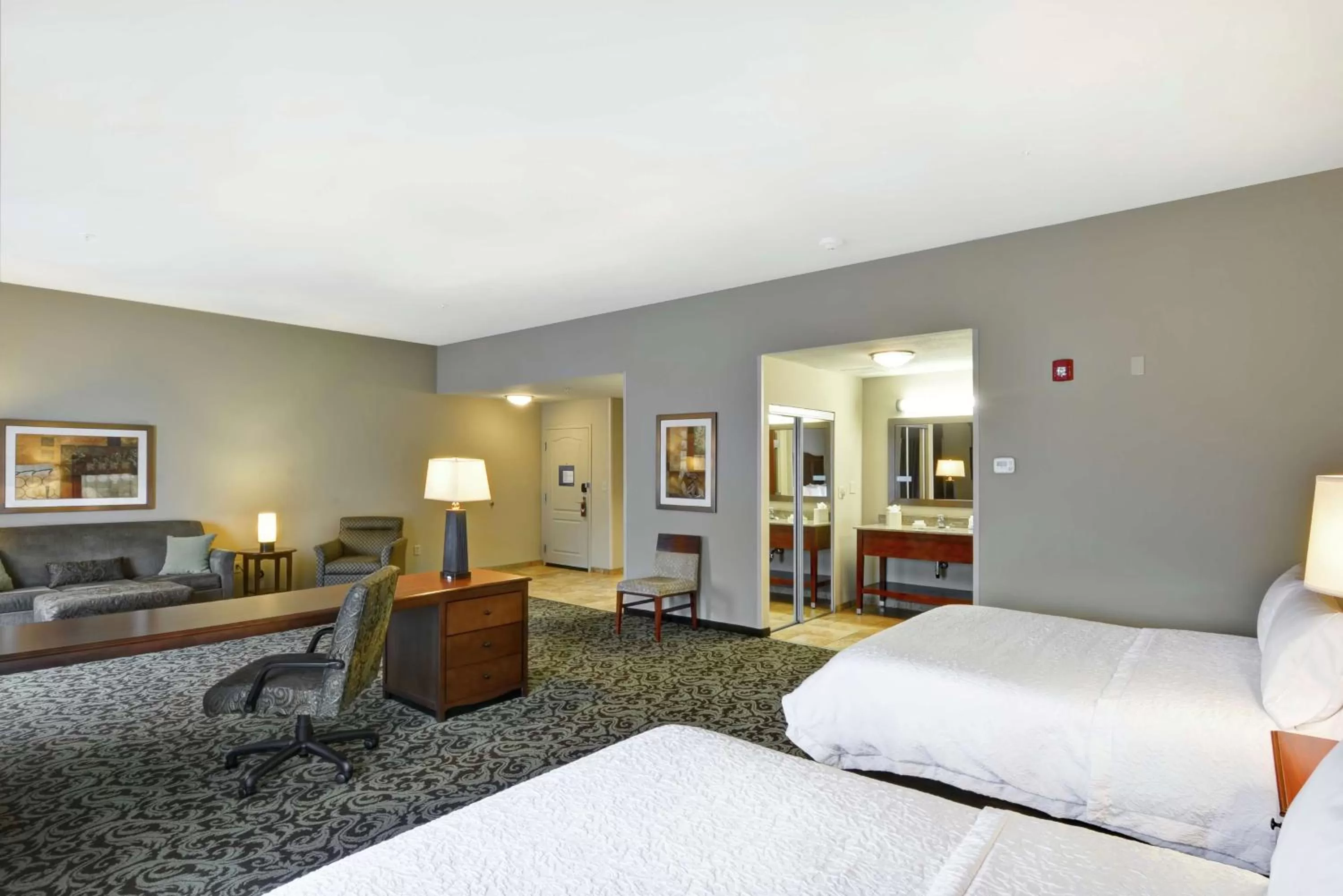 Bedroom, Bed in Hampton Inn and Suites New Hartford/Utica