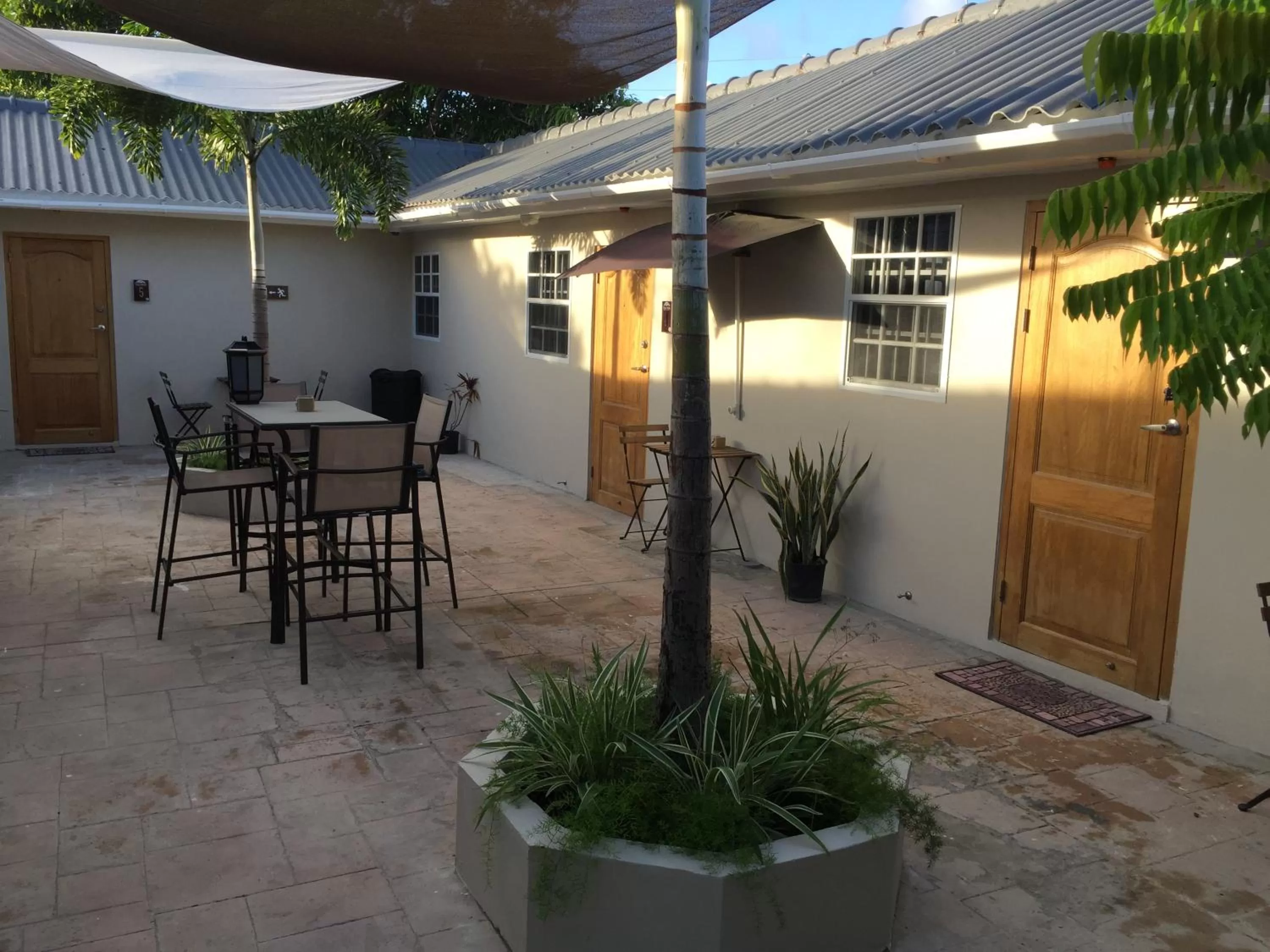 Patio in The Pier Beach Inn & Suites