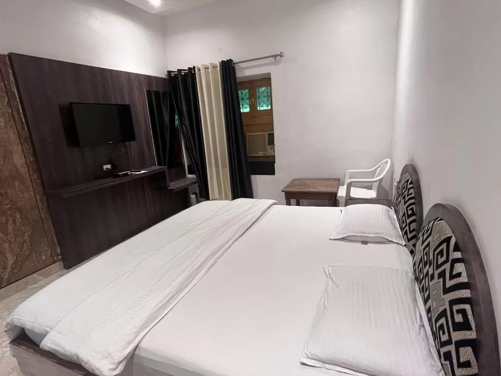 Bed in Hotel Rani Palace at Lake Fatehsagar