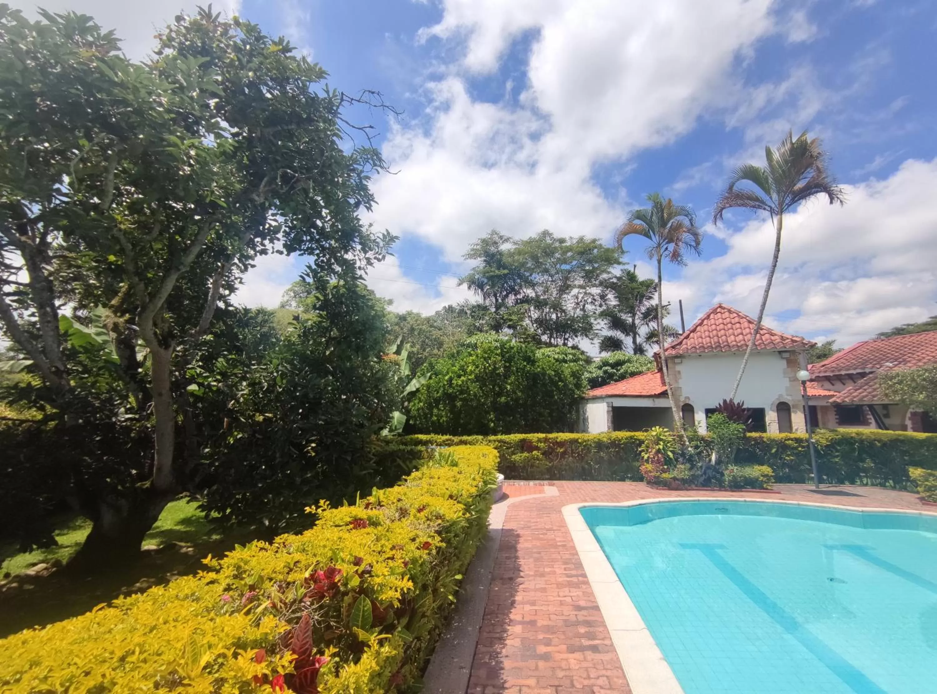 Swimming Pool in Hotel Chalet El Castillo by Majuva