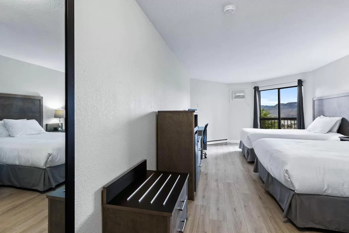 hair dresser, Bed in The Vista Inn