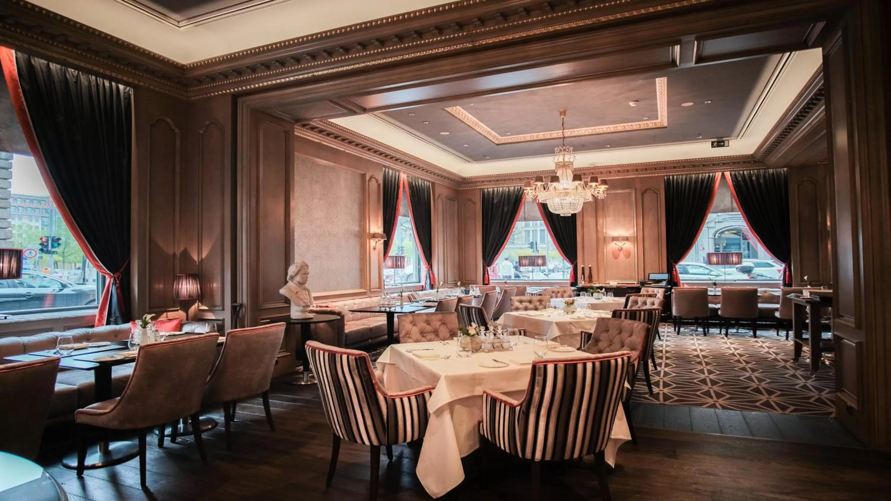 Restaurant/places to eat in Regent Berlin by IHG