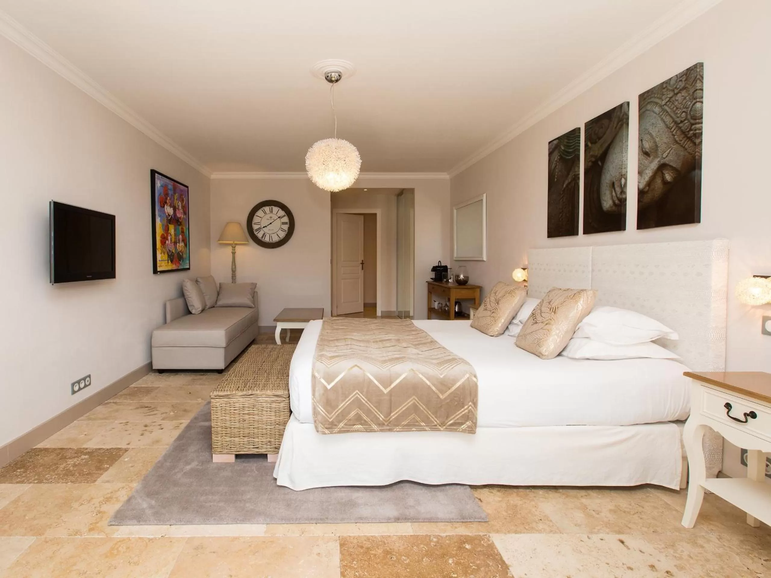 Bedroom in Les chambres d'hôtes de Mougins