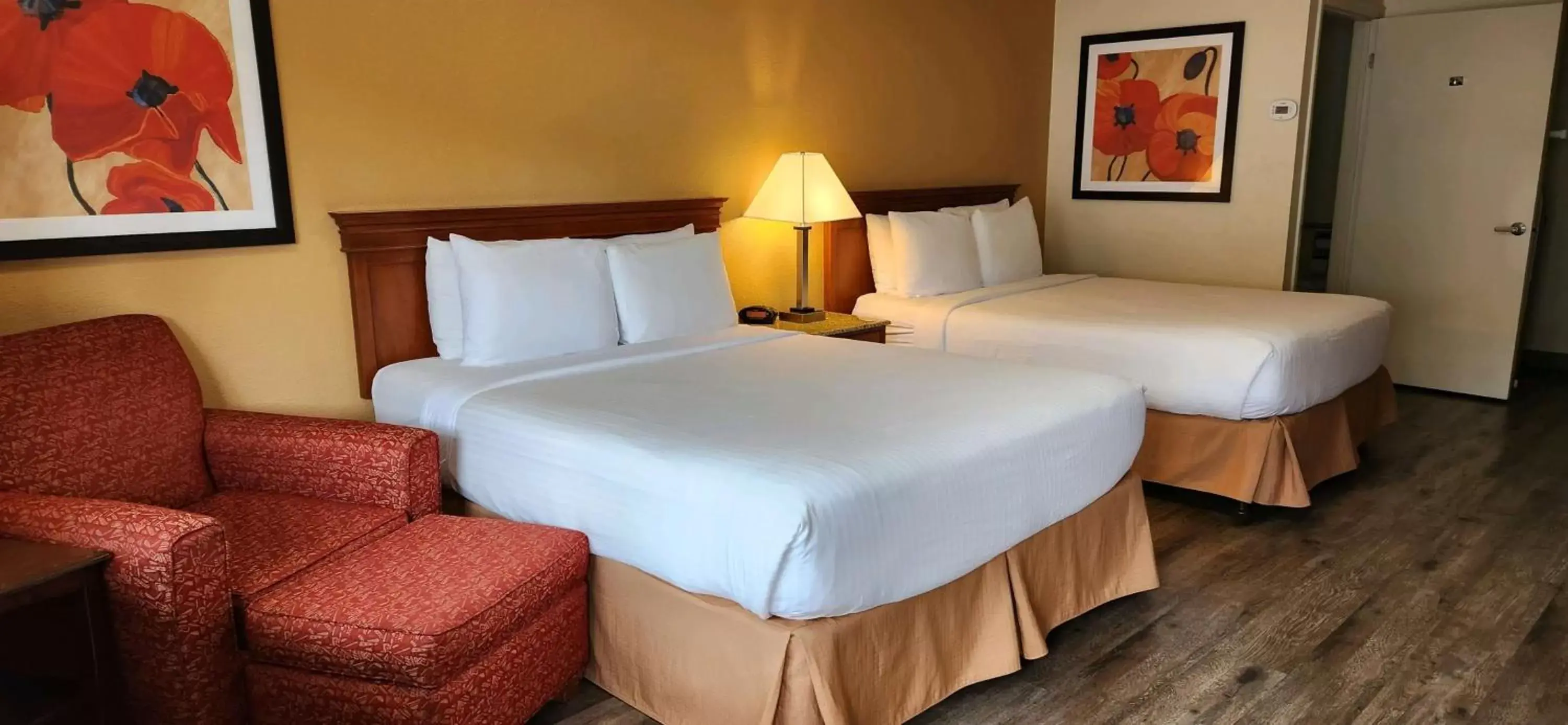 Queen Room with Two Queen Beds and Bath Tub - Disability Access in Best Western Golden Key Queen Room with Two Queen Beds and Bath Tub - Disability Access in Best Western Golden Key