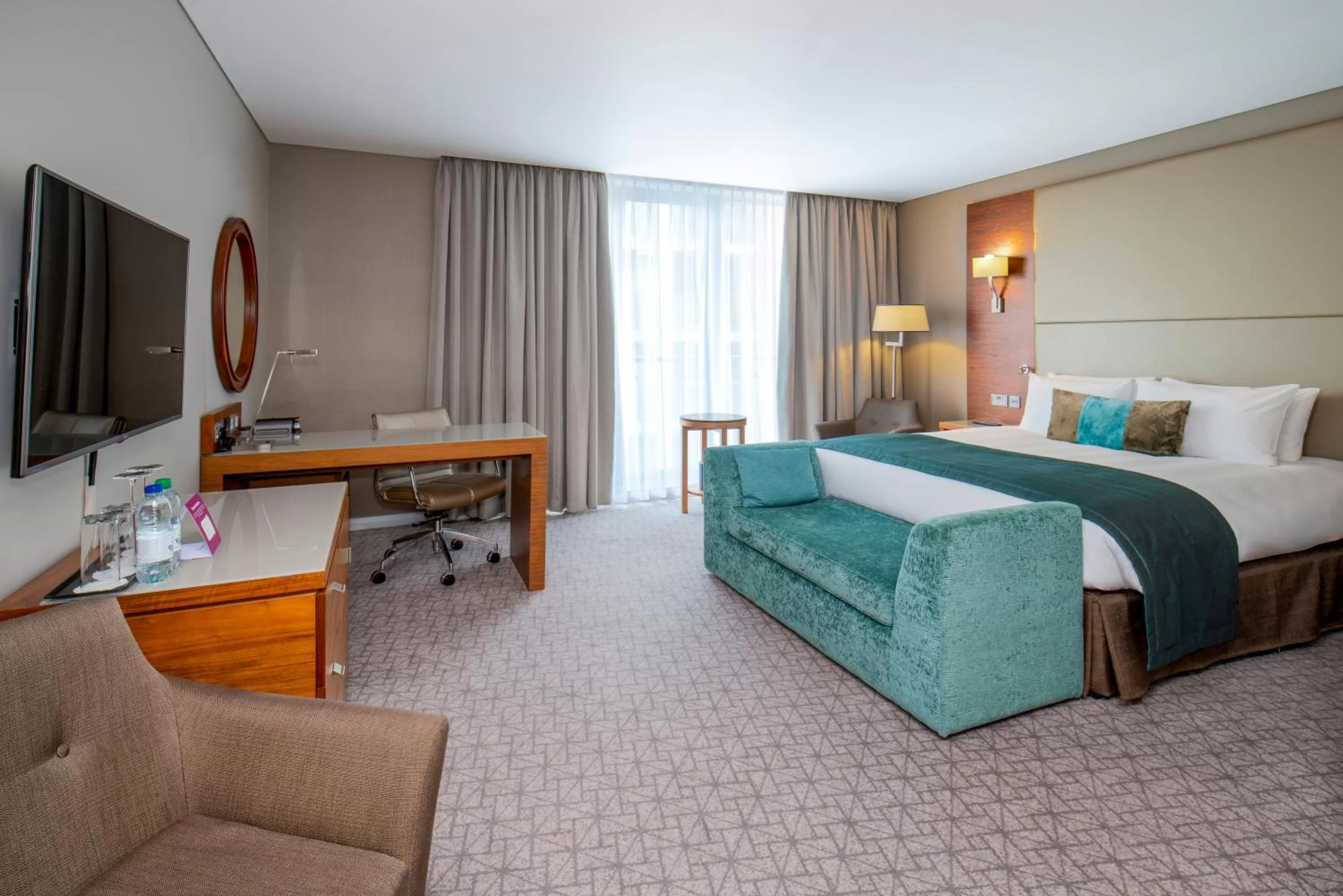 Photo of the whole room, Bed in Crowne Plaza London - Docklands by IHG