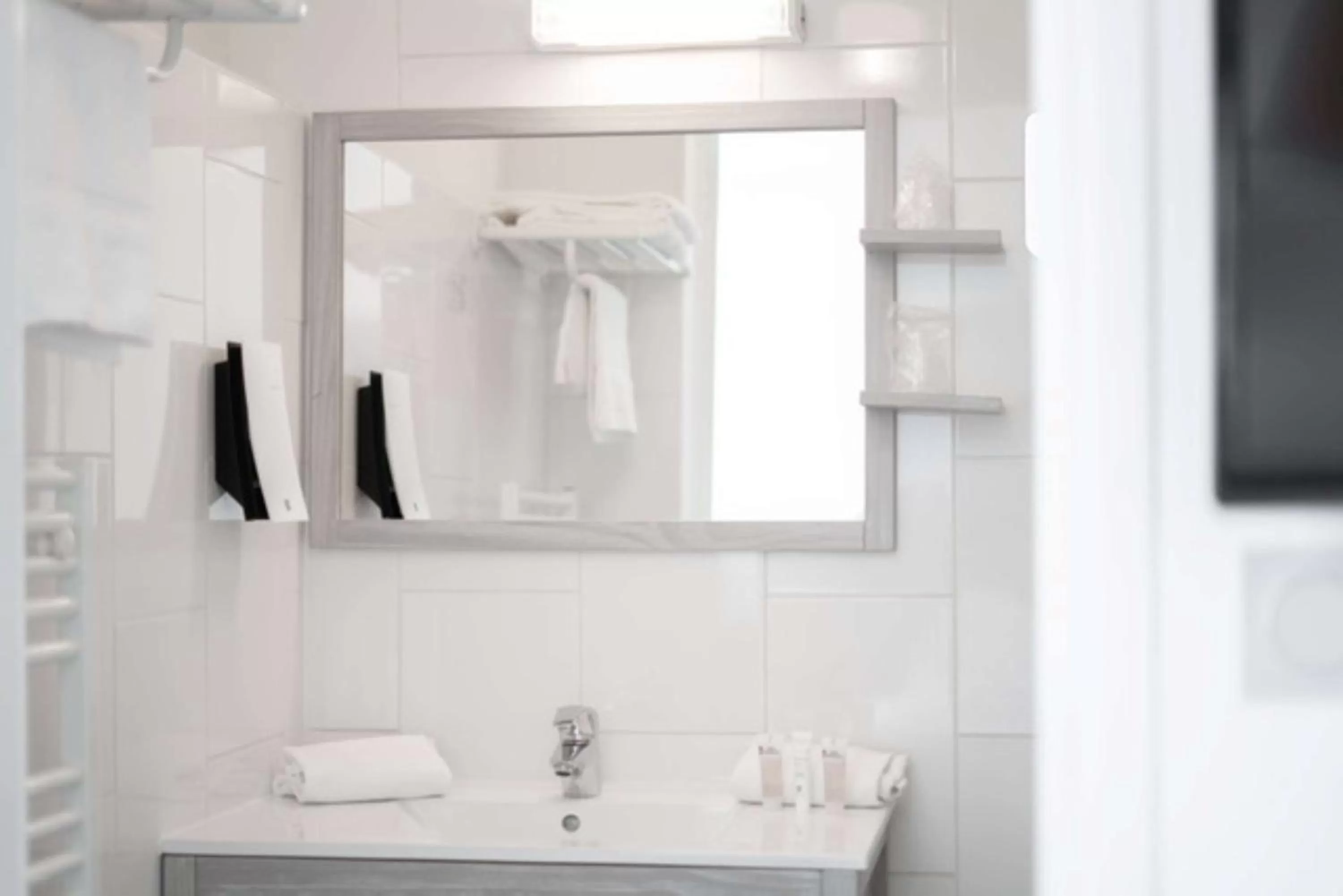 Photo of the whole room in Best Western Hôtel des Thermes - Balaruc les Bains Sète