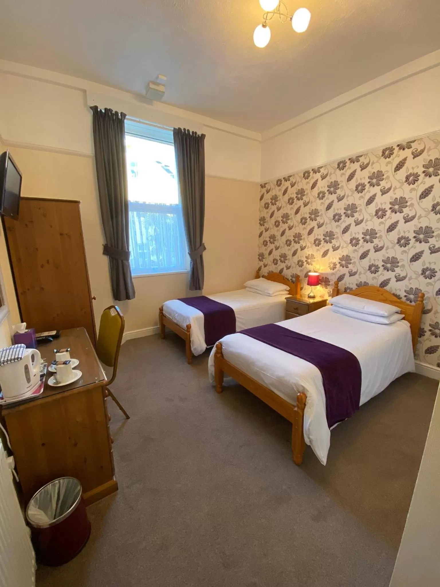 Photo of the whole room, Bed in Paignton Court