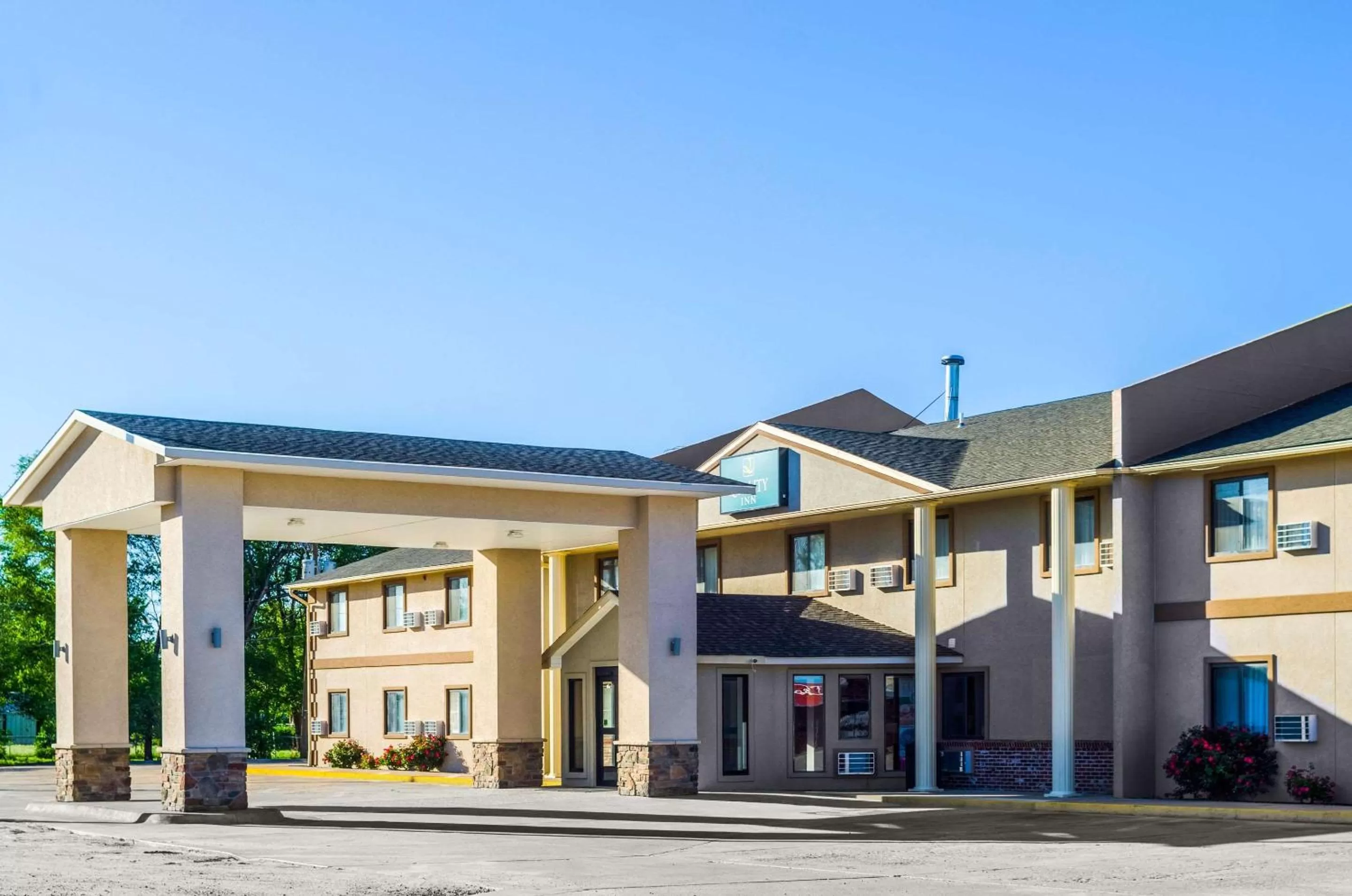 Property building in Quality Inn Great Bend