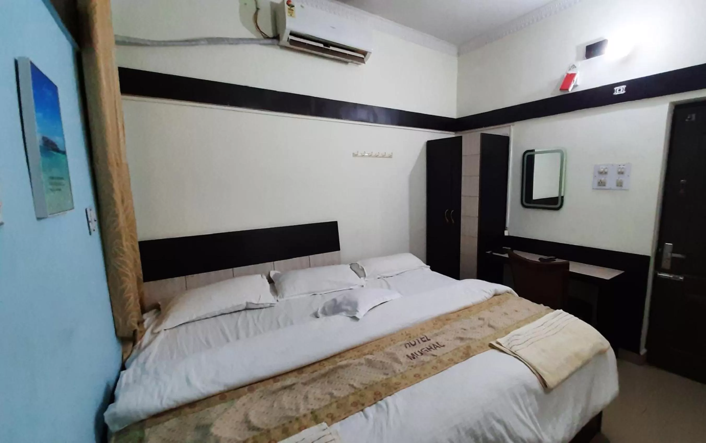 bunk bed, Bed in Royal Mughal