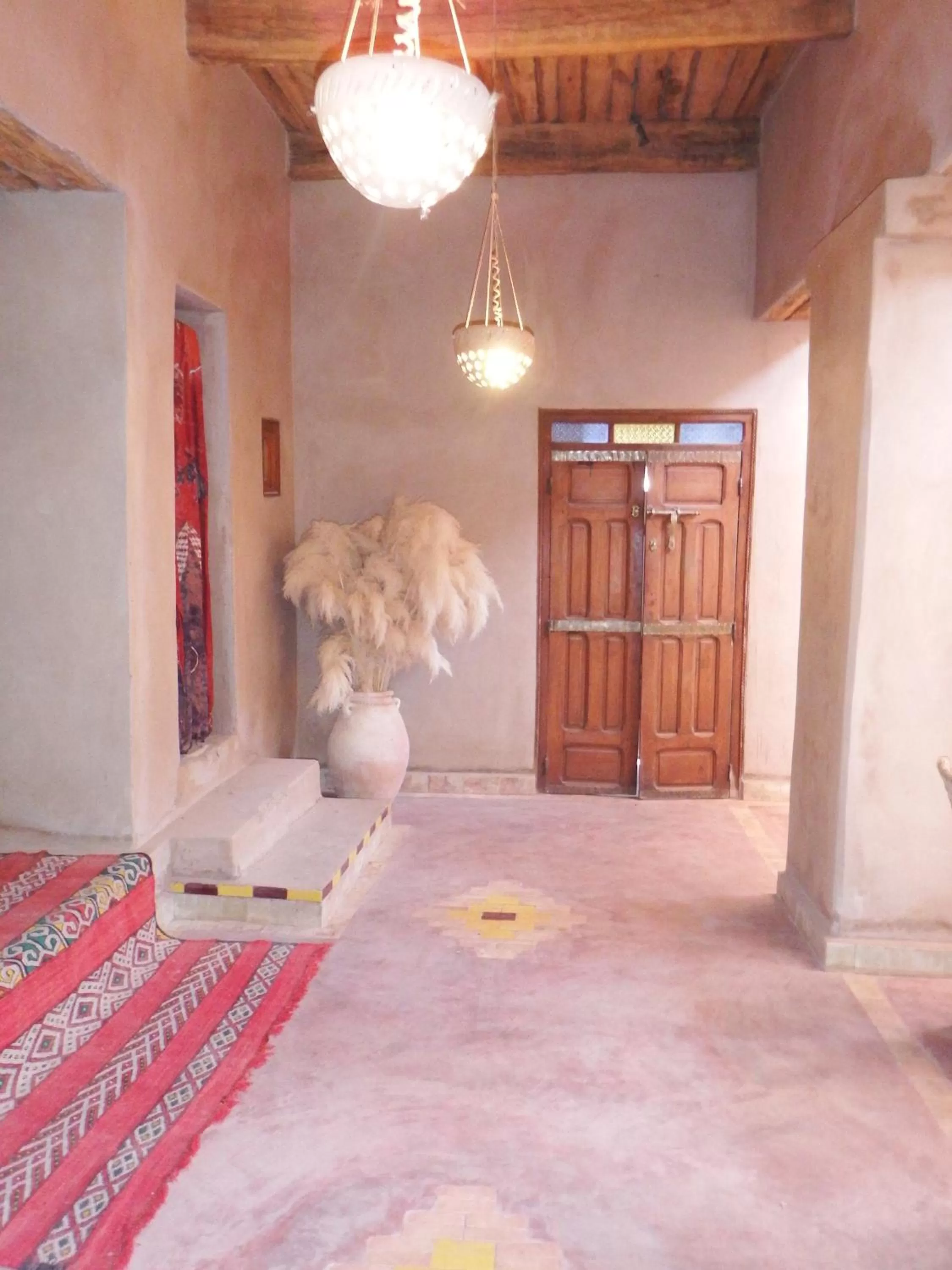 Living room, Facade/Entrance in Dar Paru